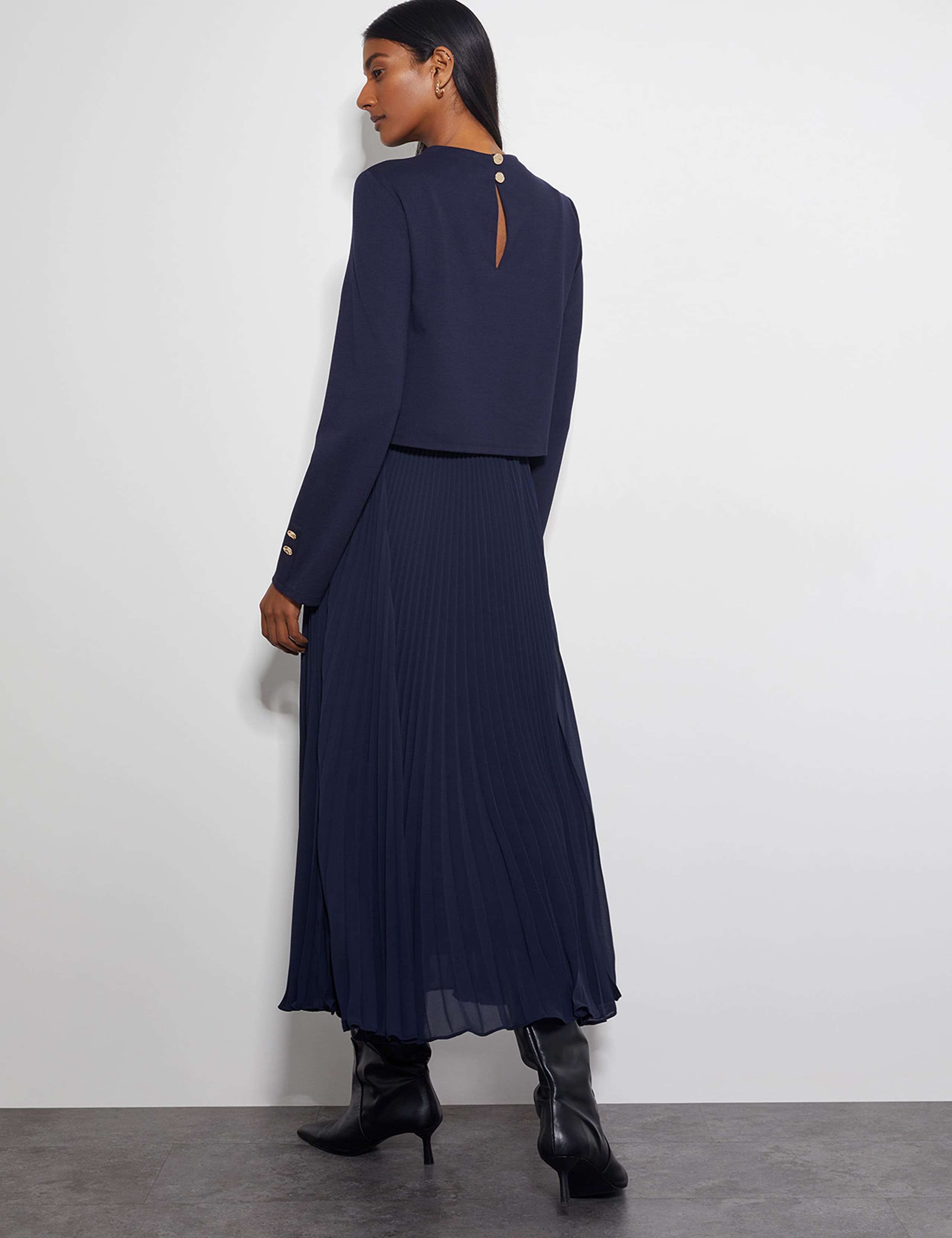 Round Neck Pleated Midi Dress 6 of 6