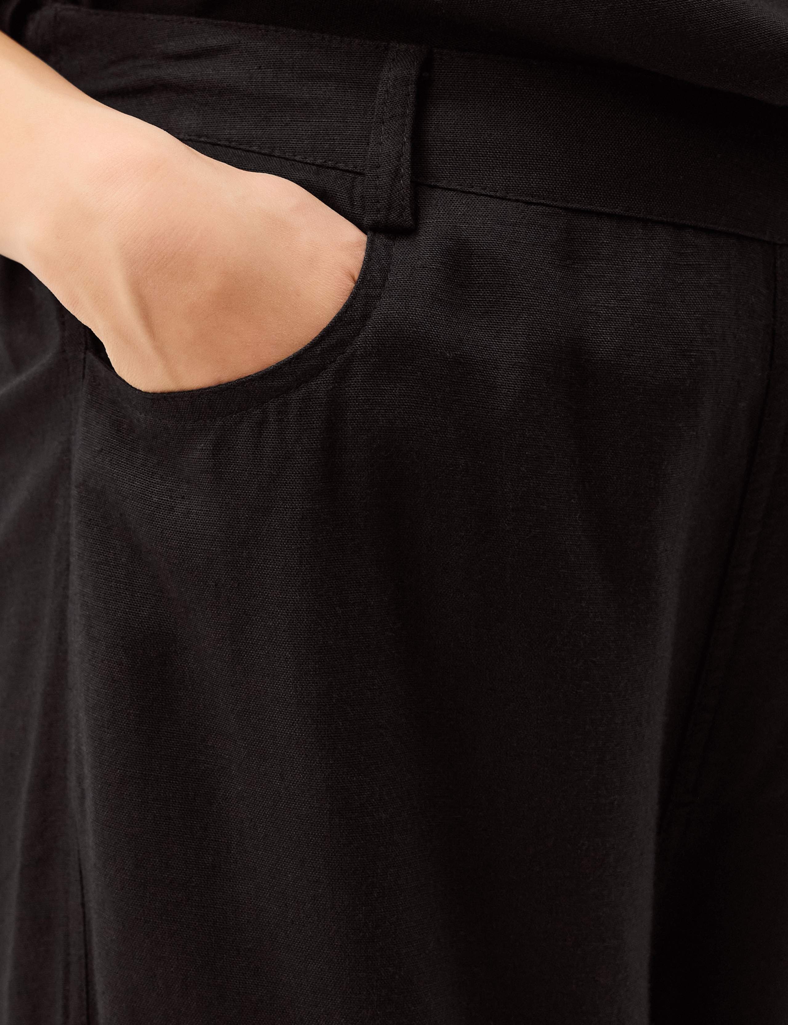 Bermuda Shorts with Linen 4 of 5