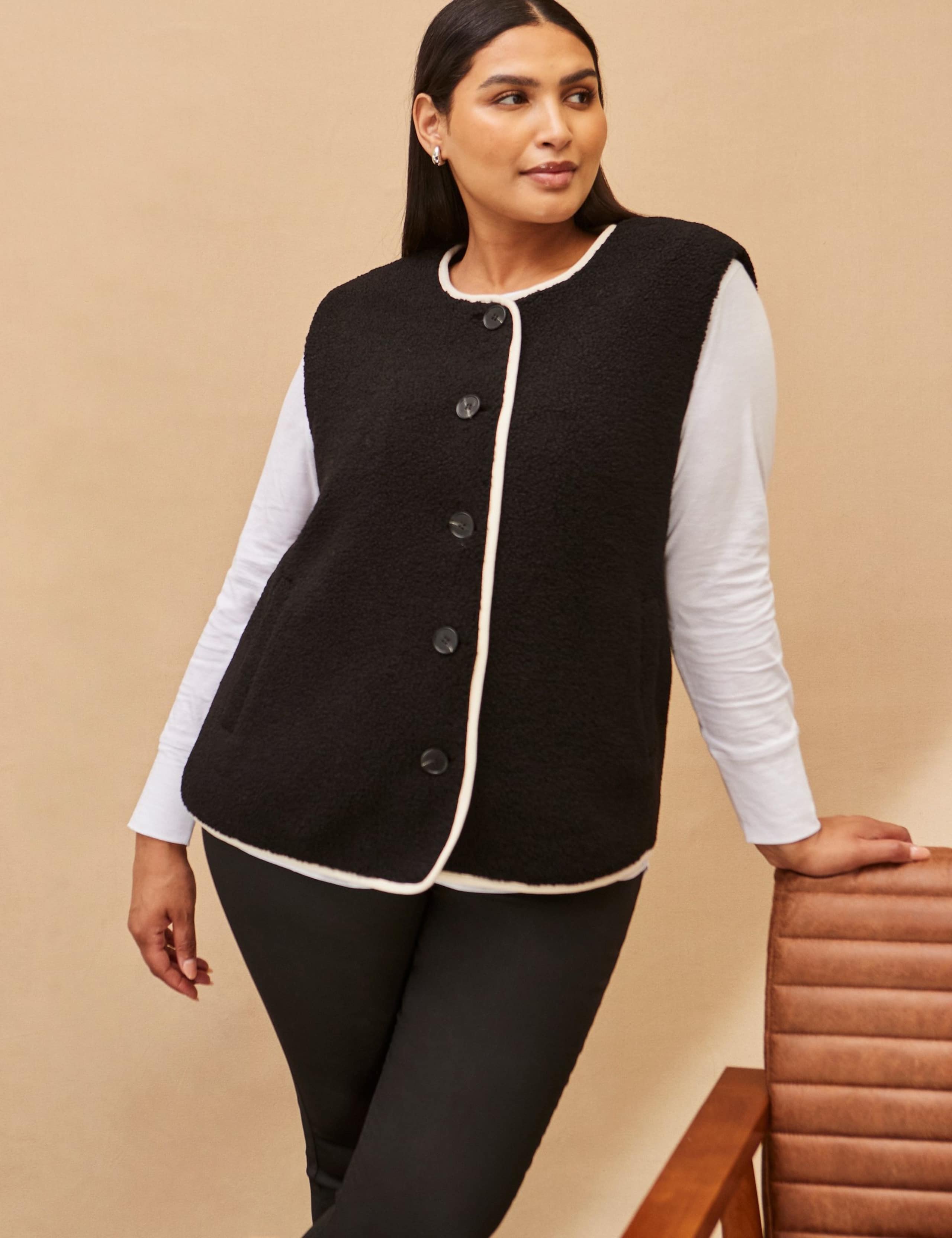 Borg Gilet With White Tipping 3 of 3