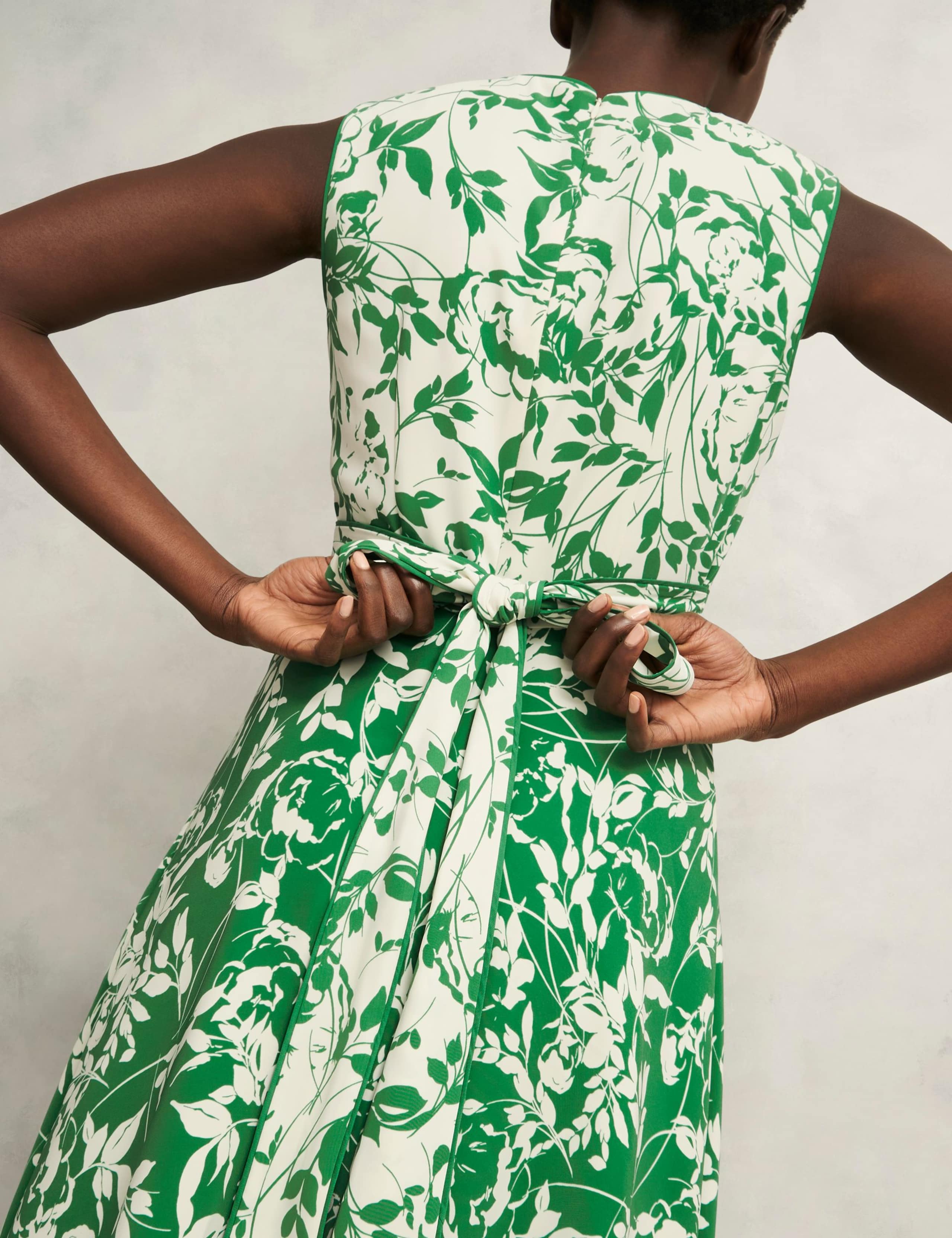 Floral Round Neck Midaxi Skater Dress 7 of 9