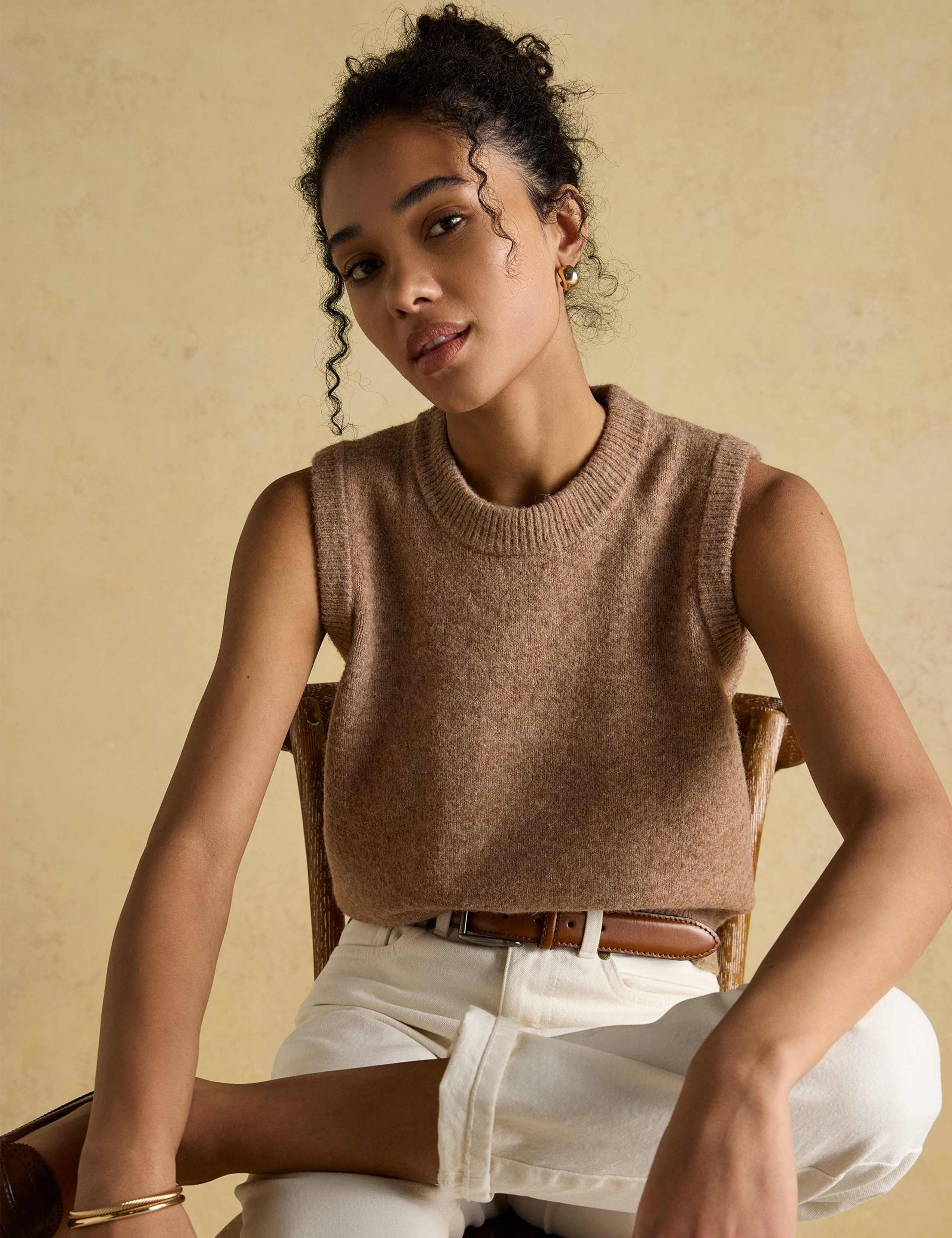 Textured Crew Neck Knitted Vest 3 of 7