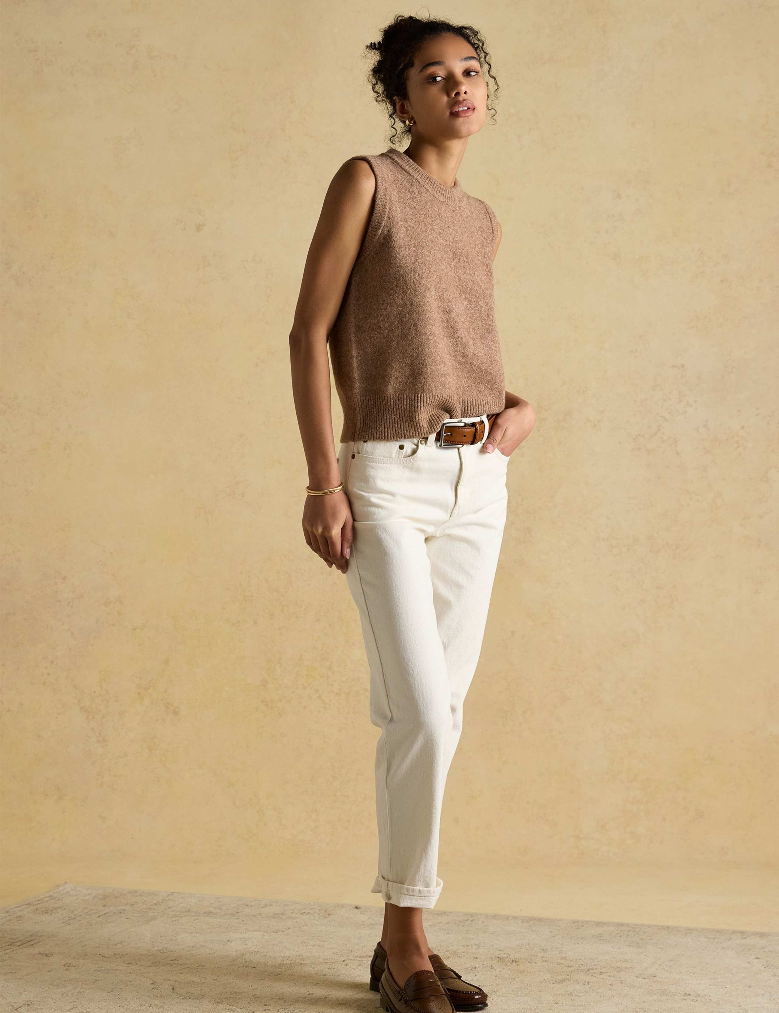 Textured Crew Neck Knitted Vest 4 of 7