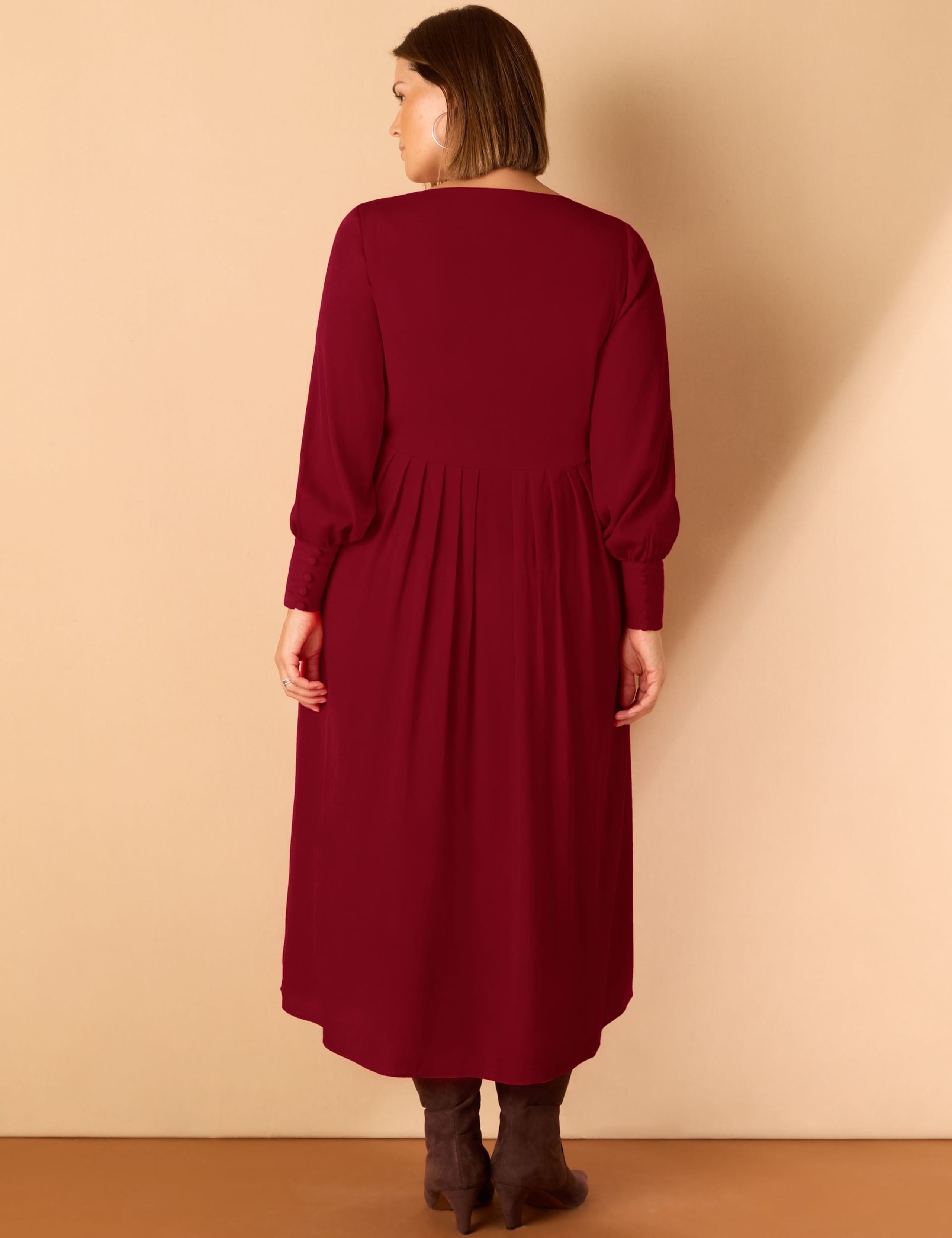 V-Neck Midaxi Tea Dress 4 of 7