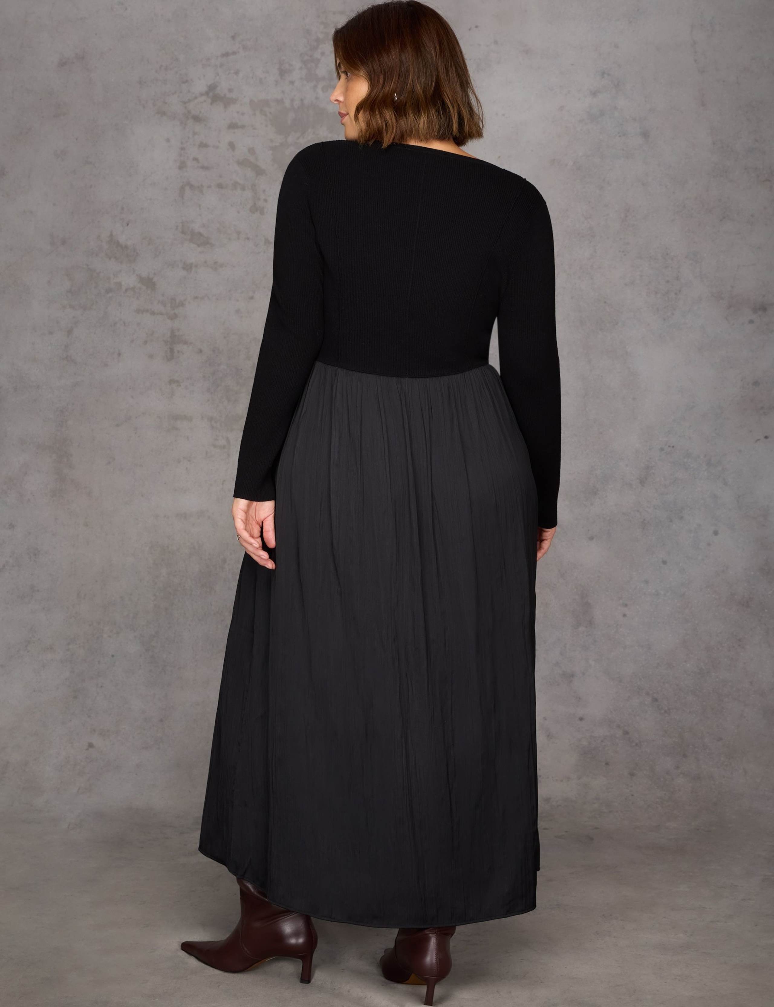 V-Neck Midaxi Tea Dress 4 of 6