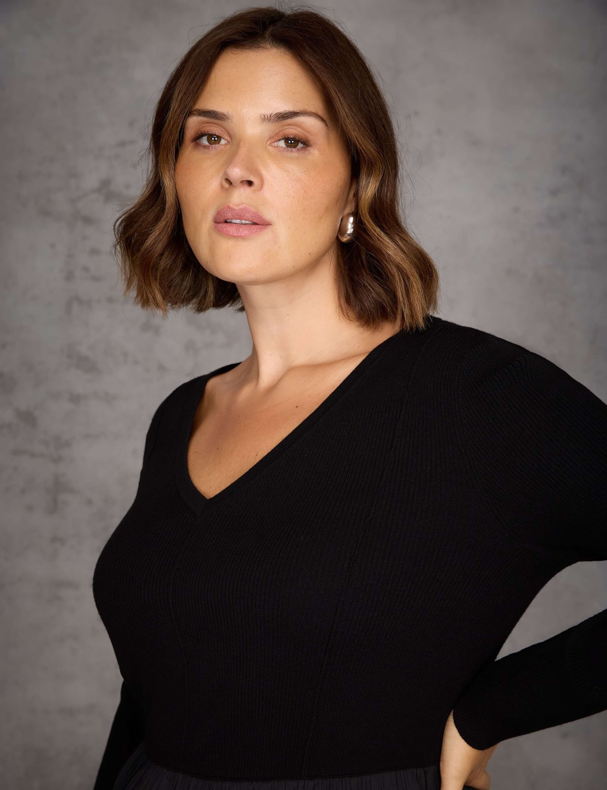 V-Neck Midaxi Tea Dress 5 of 6