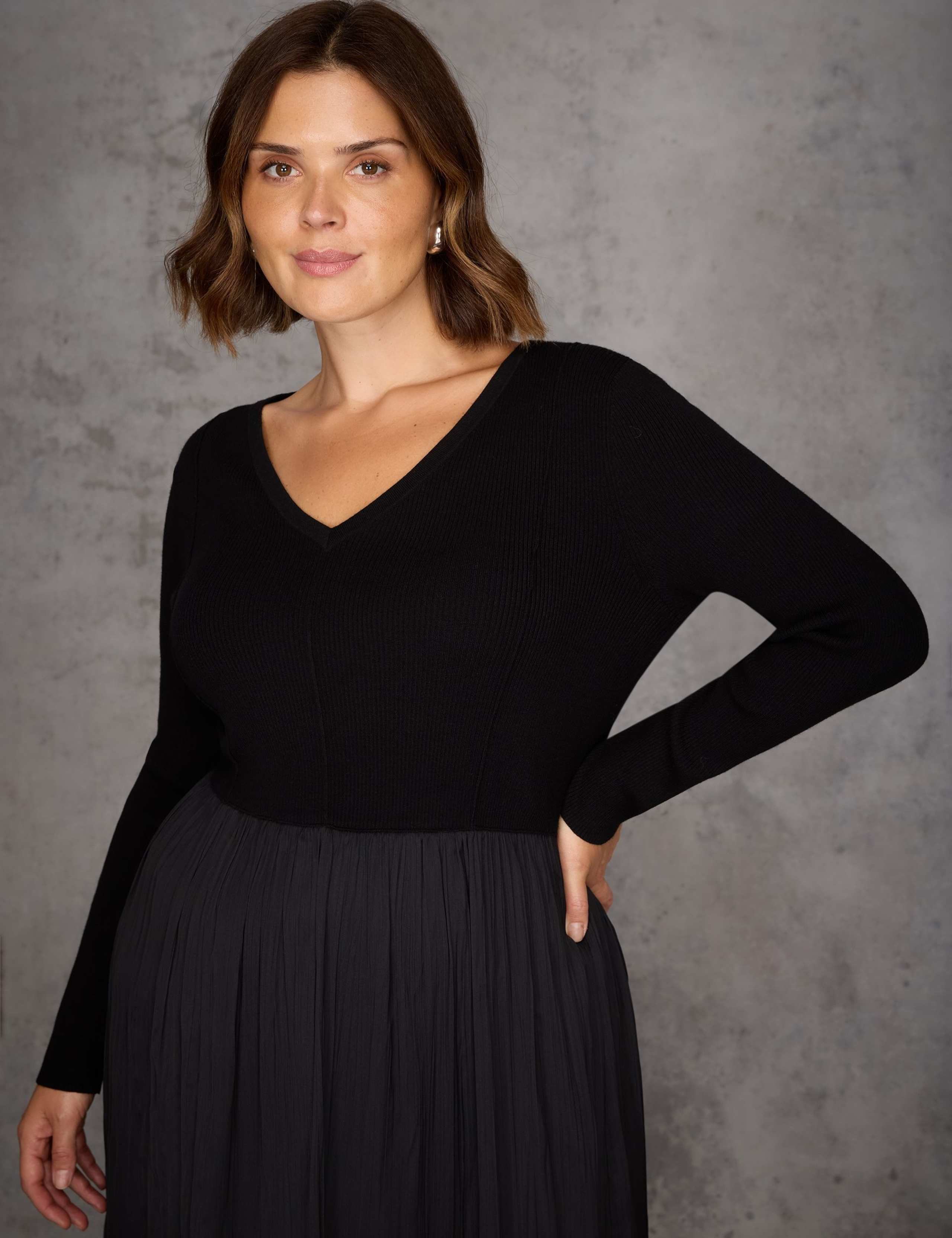 V-Neck Midaxi Tea Dress 6 of 6