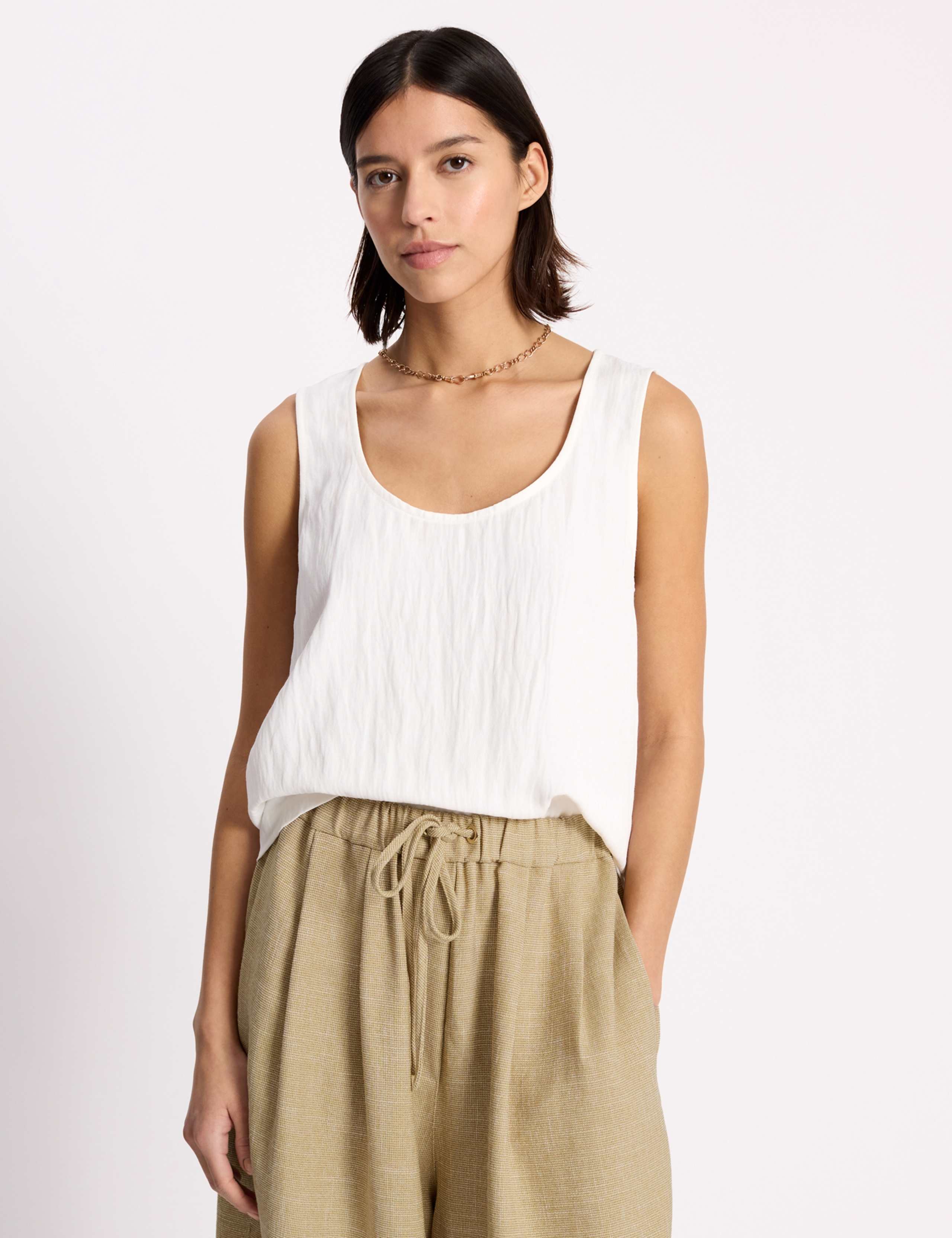 Scoop Neck Relaxed Vest 3 of 6