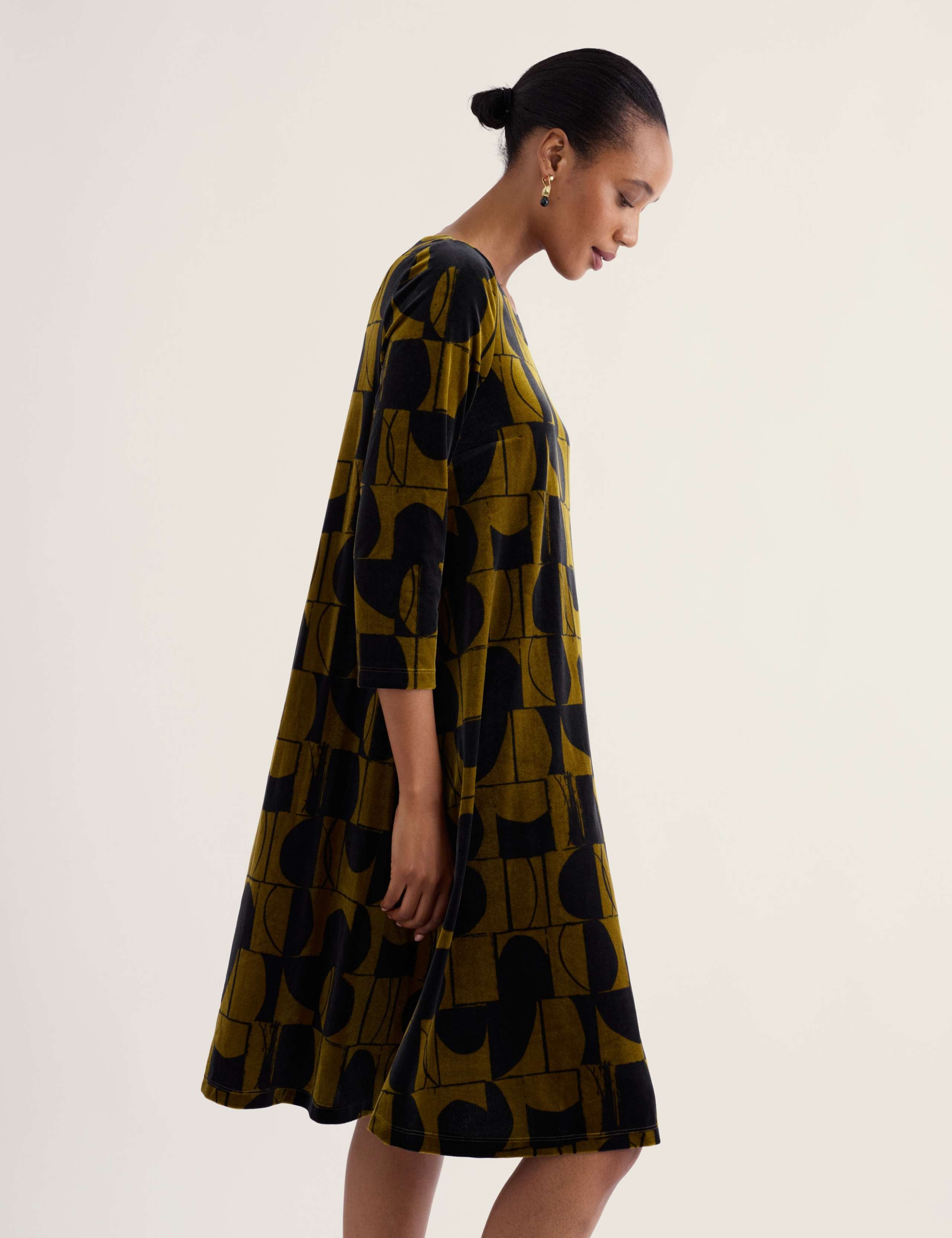 Velvet Geometric Knee Length Shift Dress 3 of 5