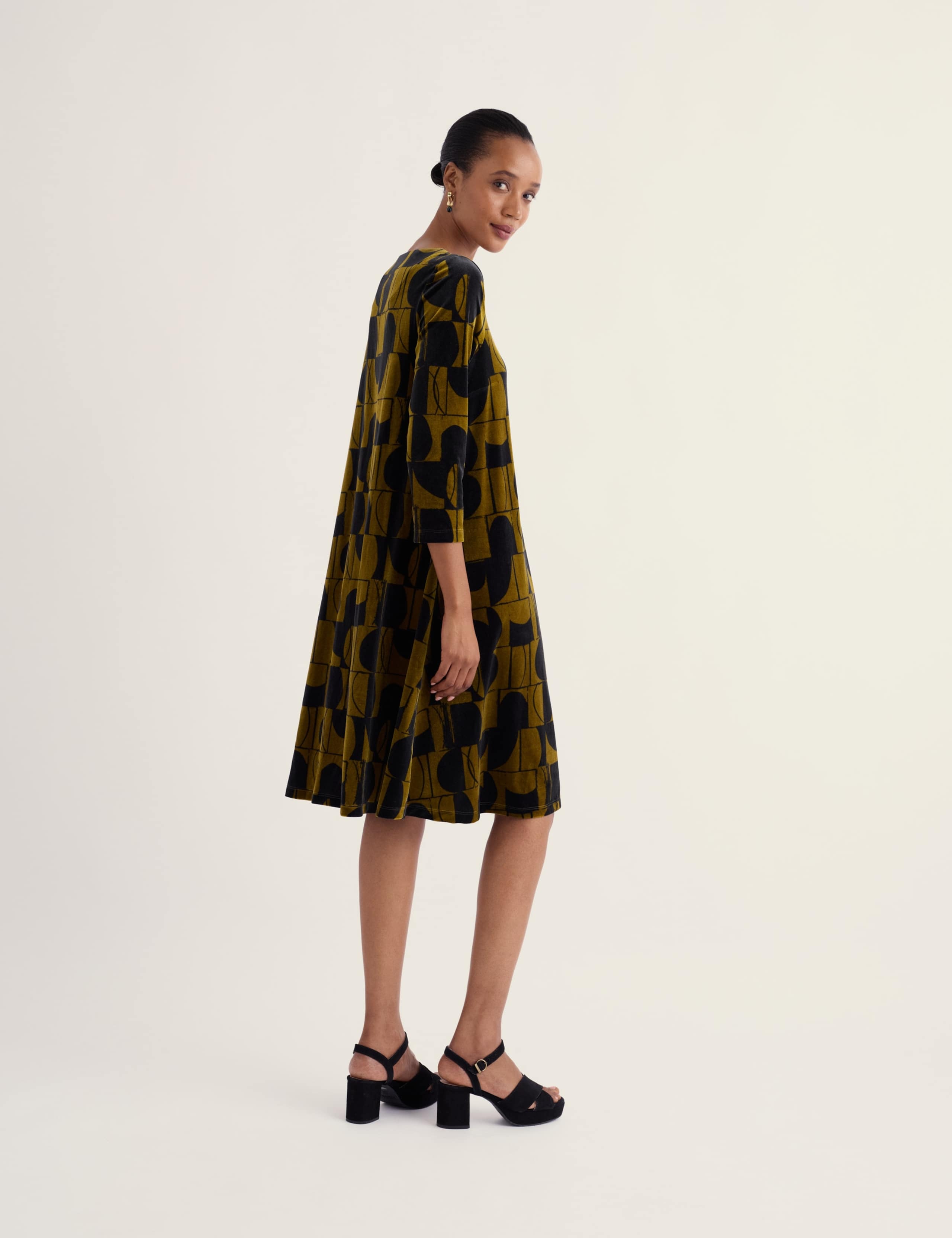 Velvet Geometric Knee Length Shift Dress 4 of 5