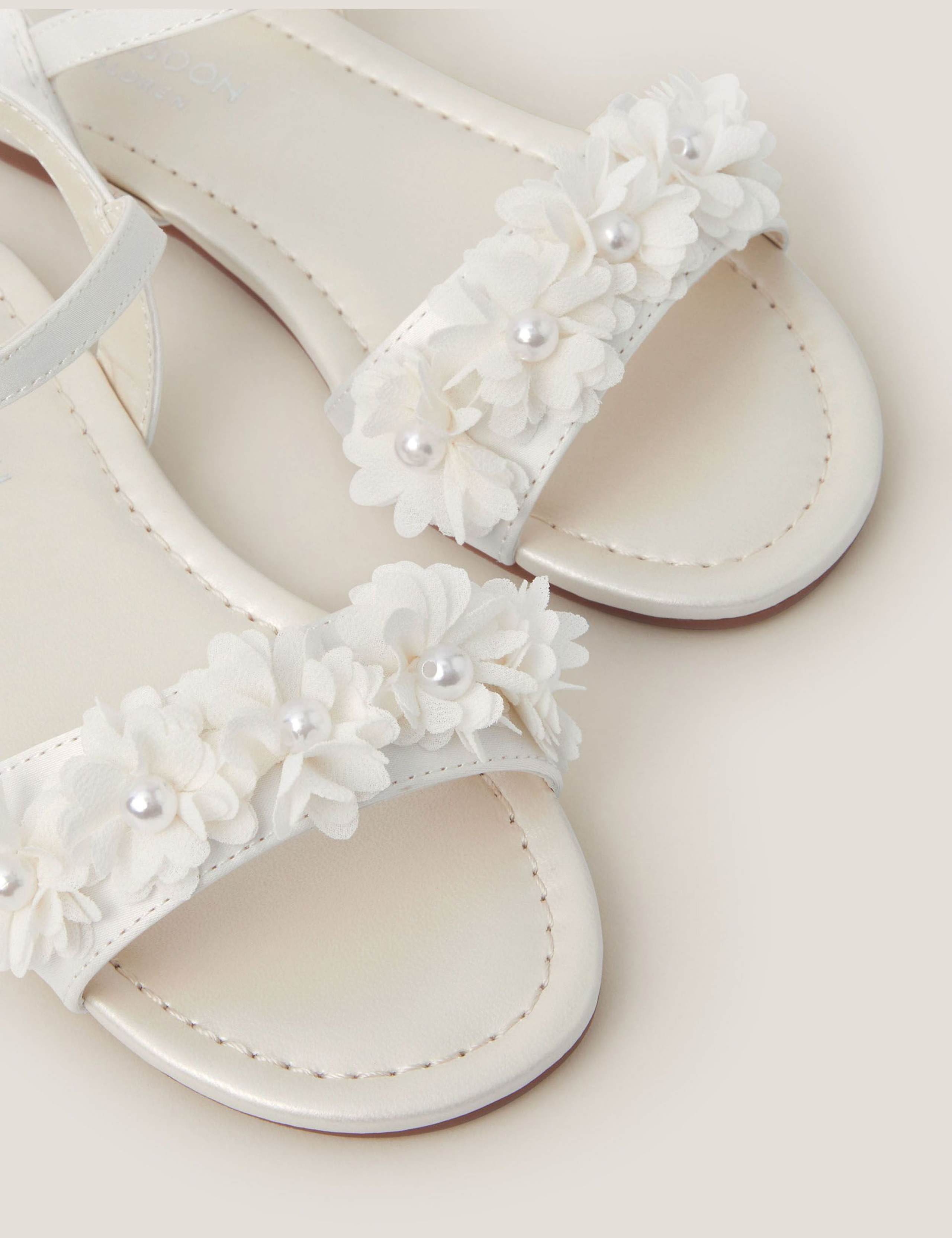 Kids' Pearl Flower Buckle Sandals (7 Small-4 Large) 2 of 3