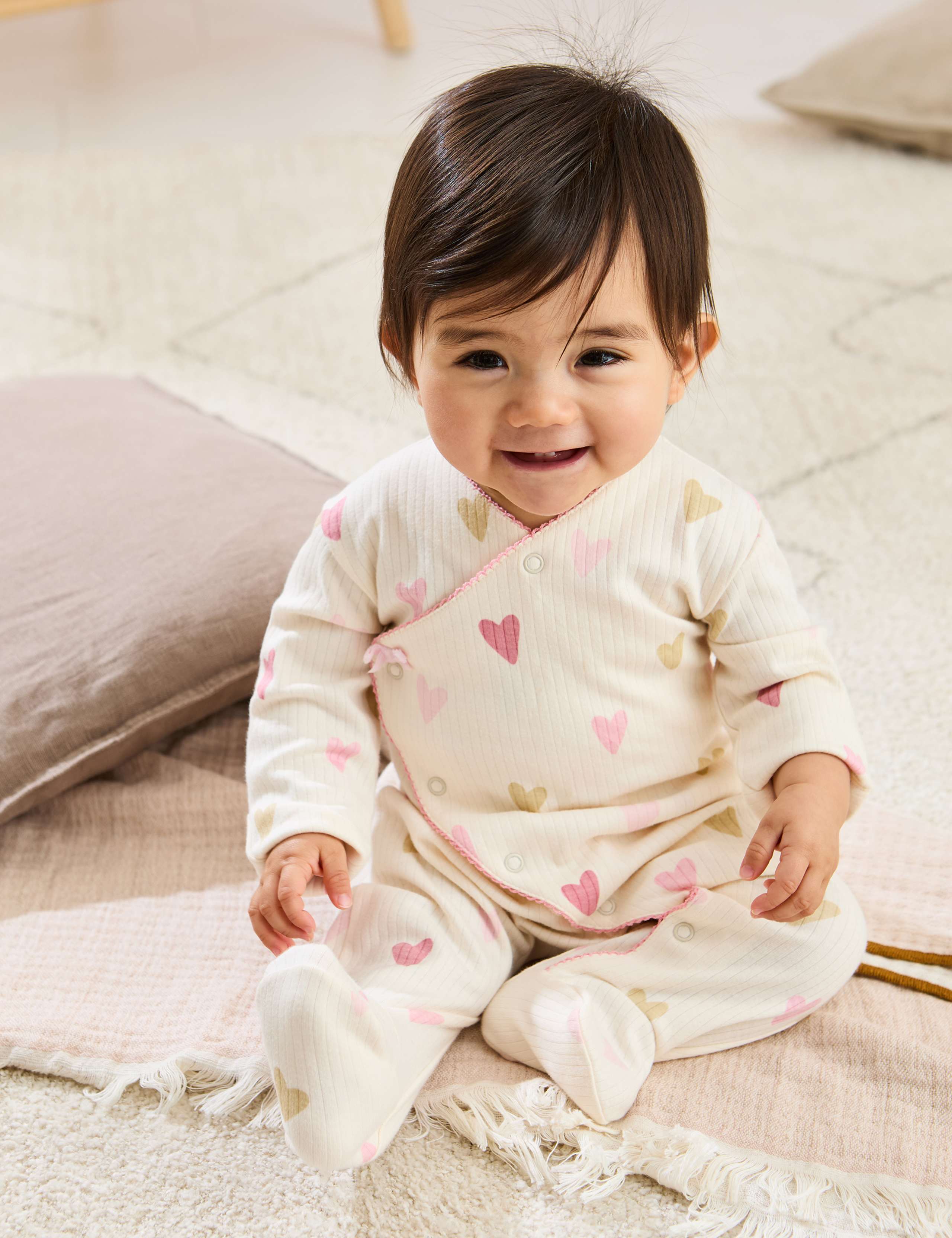 Pure Cotton Heart Sleepsuit (0-12 Mths) 5 of 5