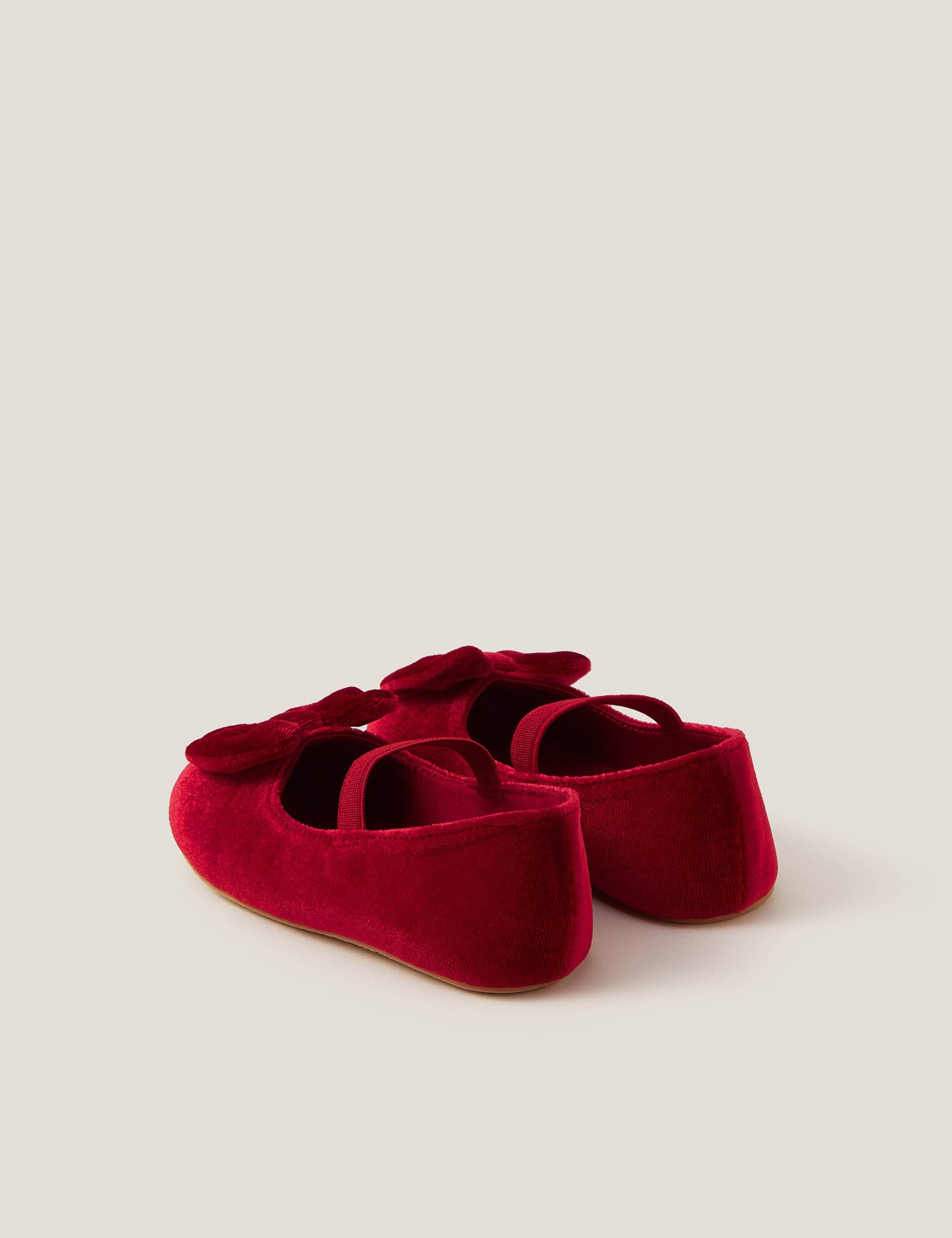 Baby Velvet Pram Shoes (2 Small - 6 Small) 3 of 3