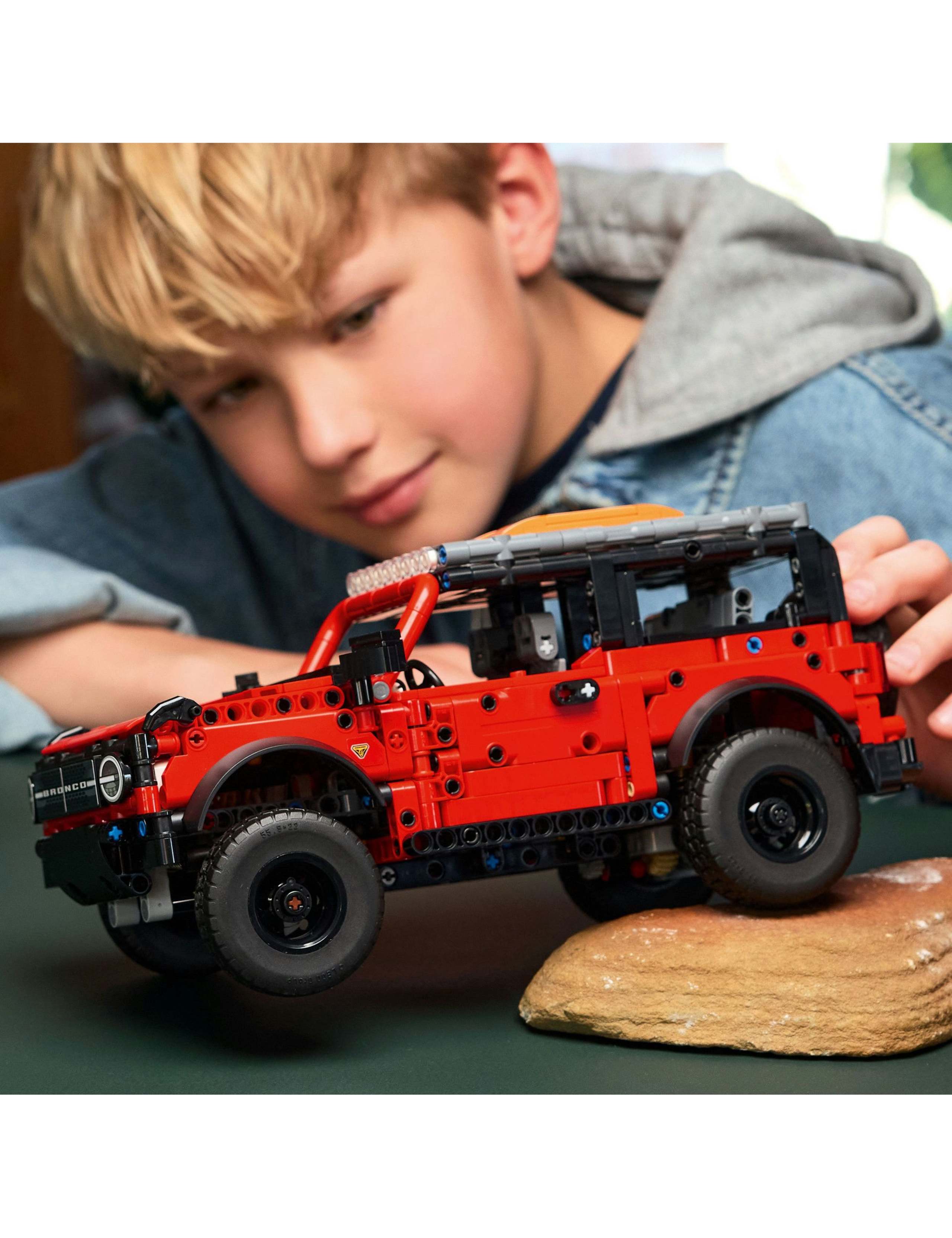 LEGO Technic Ford Bronco SUV Off Road Car Toy 42213(9+ Yrs) 3 of 6