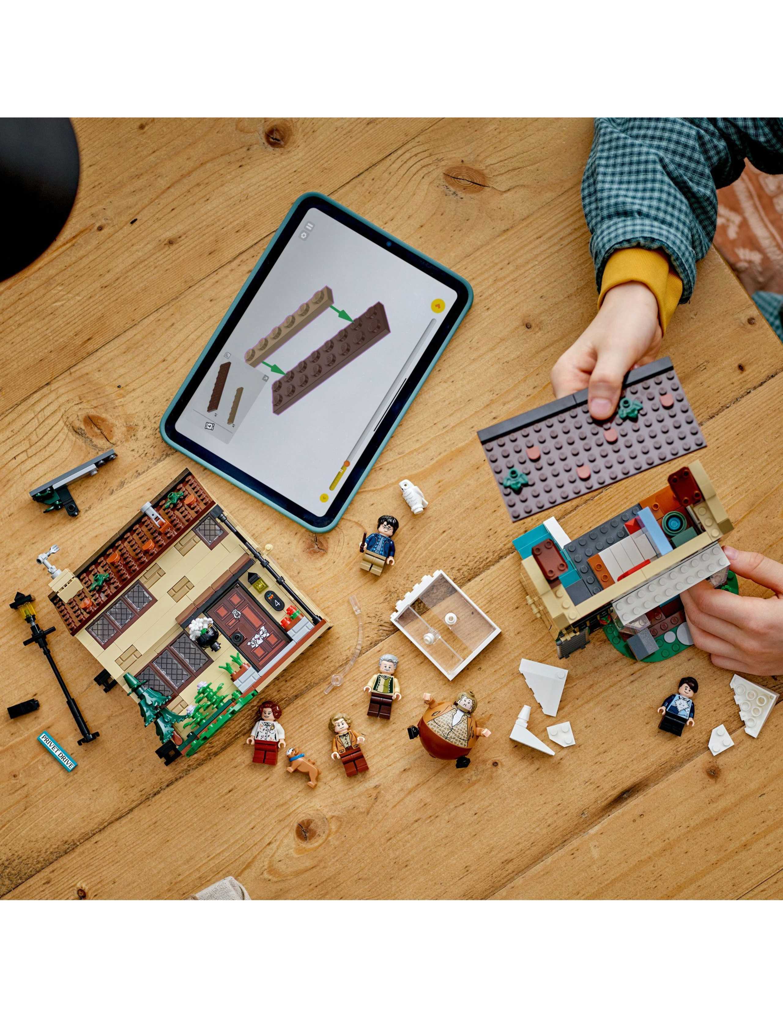 LEGO Harry Potter Privet Drive: Aunt Marge's Visit 76451(8+ Yrs) 2 of 6