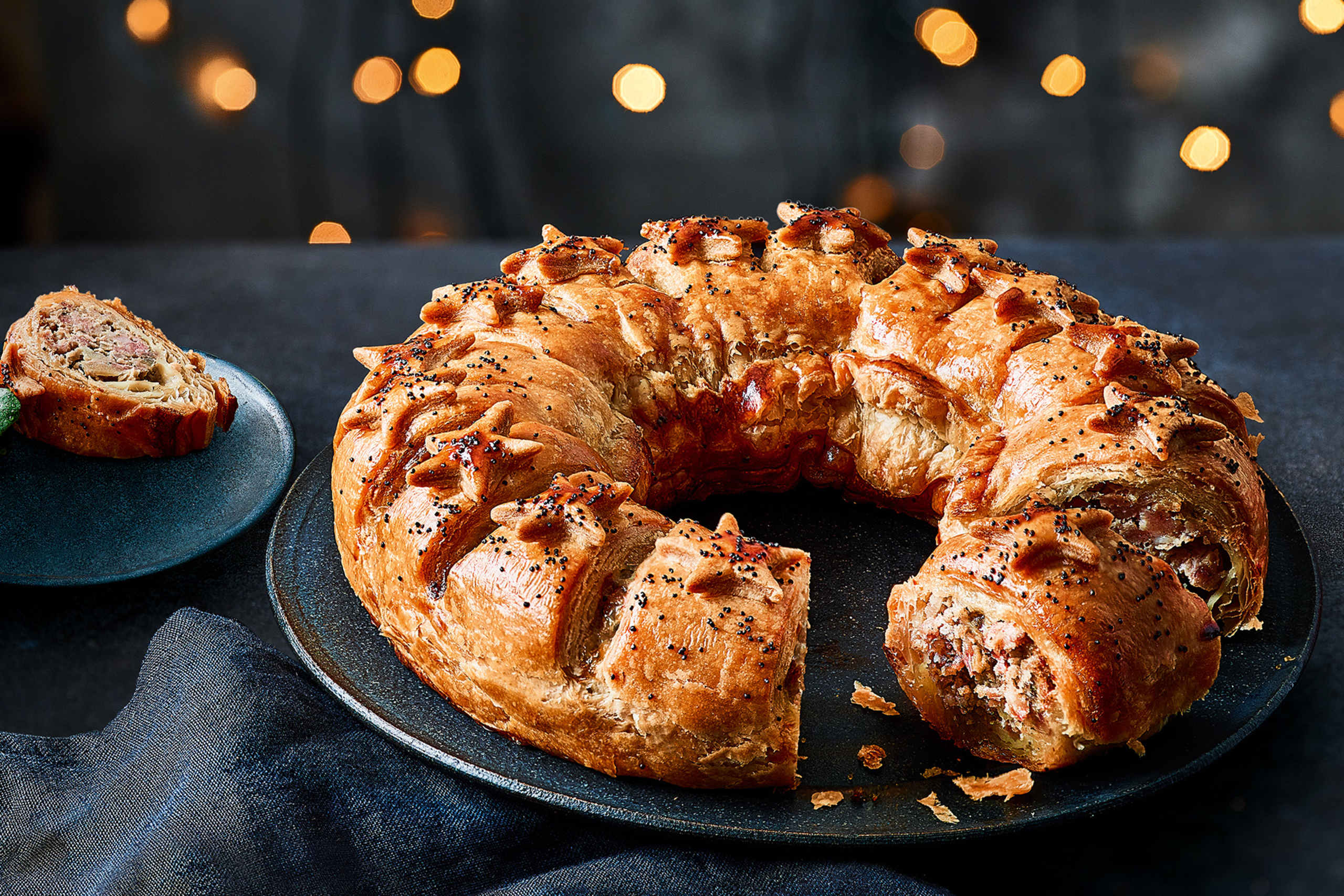 Collection Handcrafted Christmas Sausage Roll Garland (Serves 16) 1 of 2