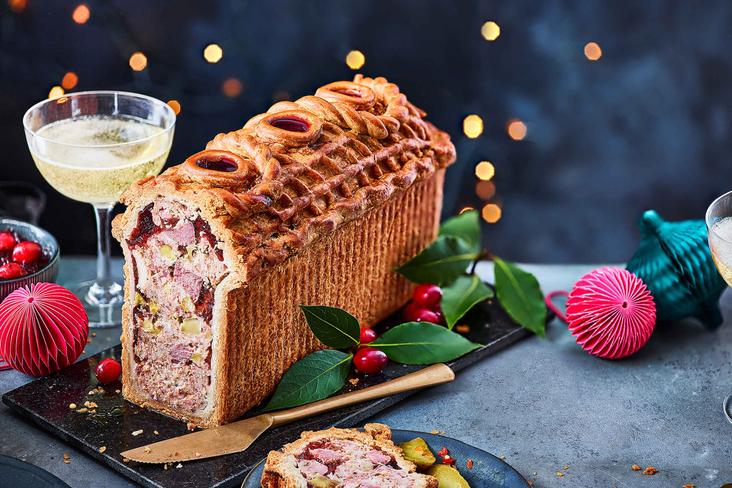 Collection Handcrafted Luxury Christmas Pie (Serves 12) 1 of 2