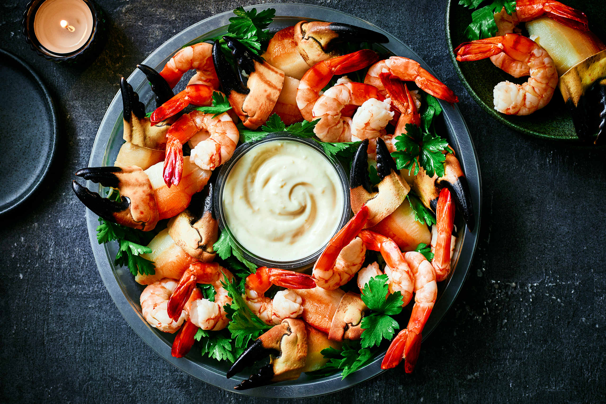 Collection British Crab Claws & Madagascan Black Tiger Prawns (Serves 4-6) 1 of 2