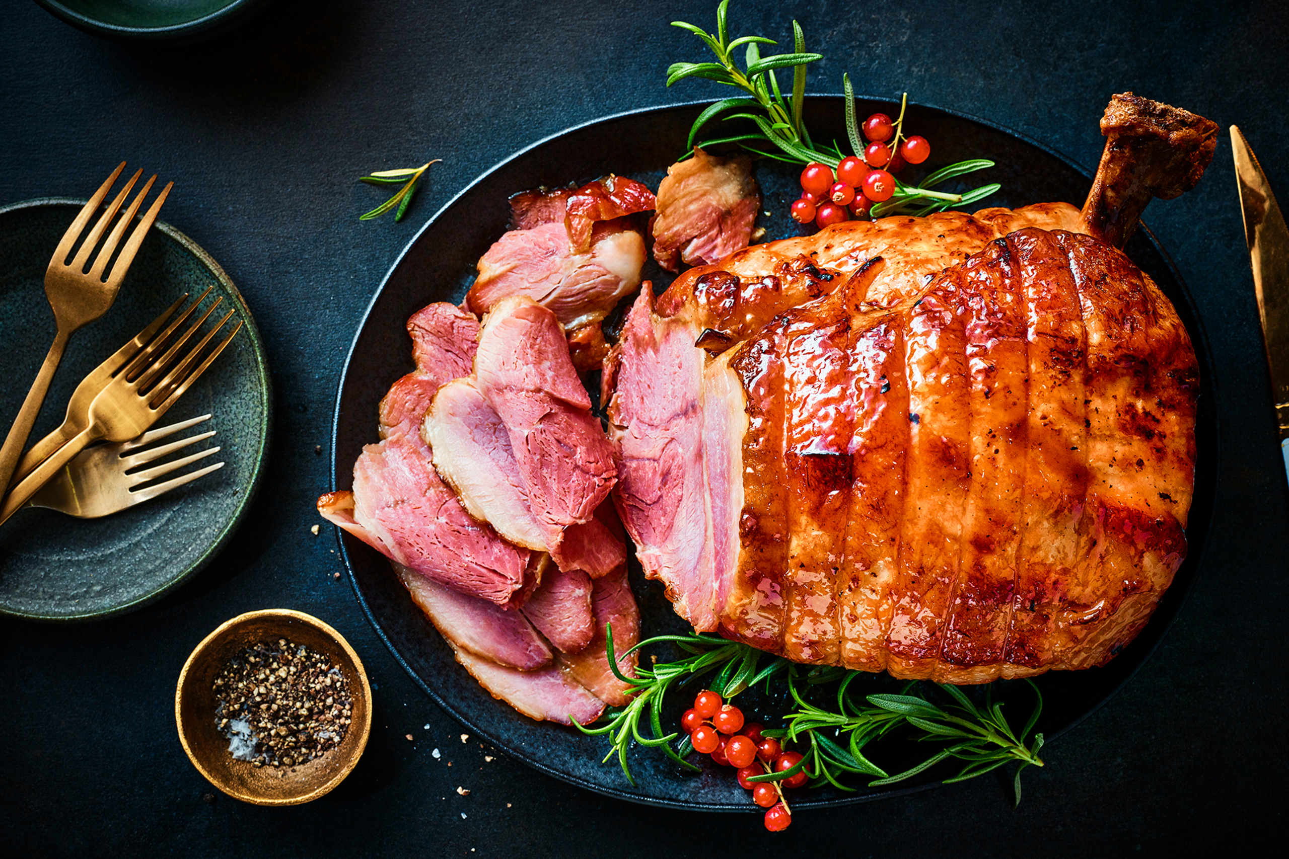 Collection Heritage Gold Free-Range Dry-Cured Bone-In Gammon Joint, with Wildflower Honey (Serves 10) 1 of 2