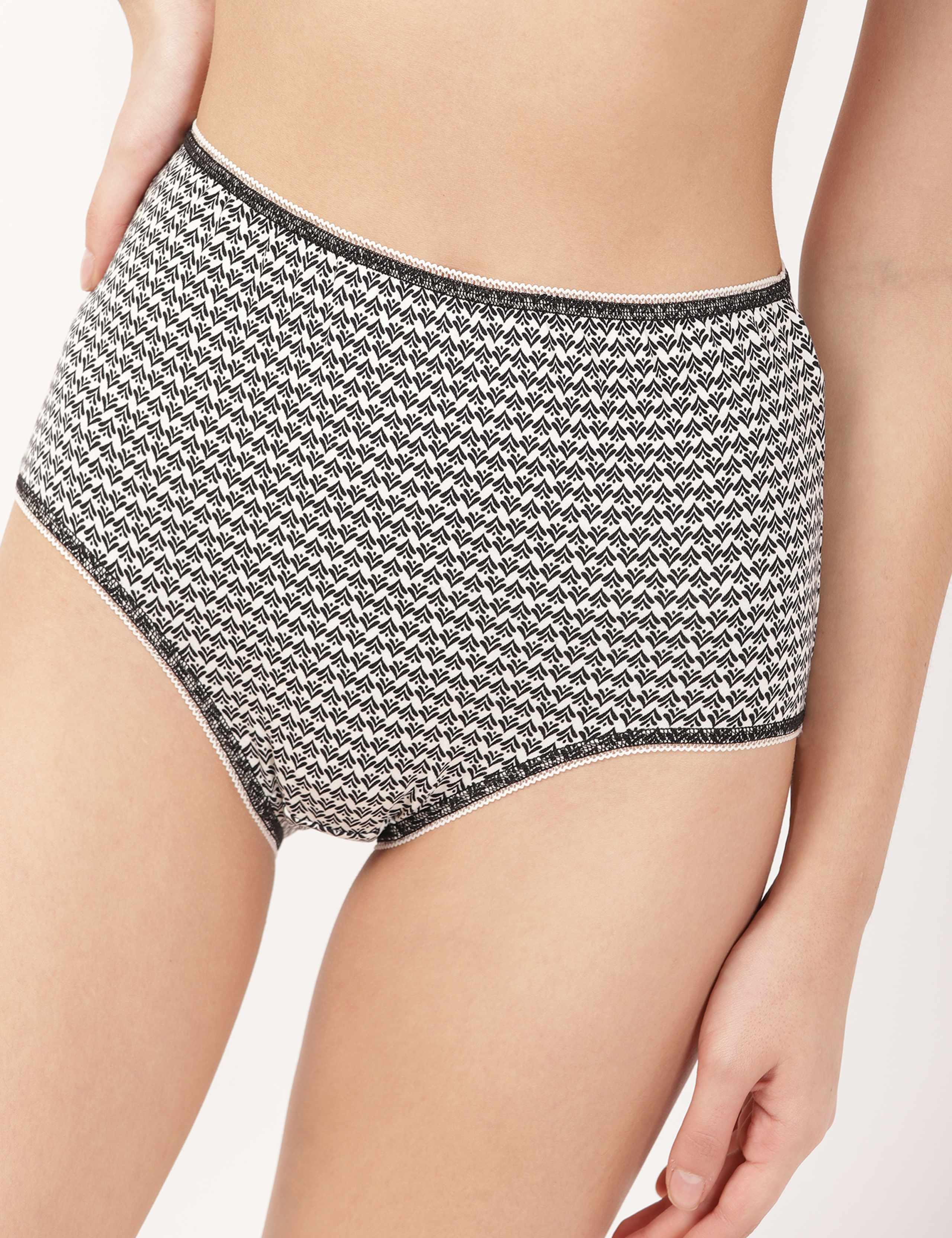 INT 3PK Geo Mono Full Brief 2 of 4