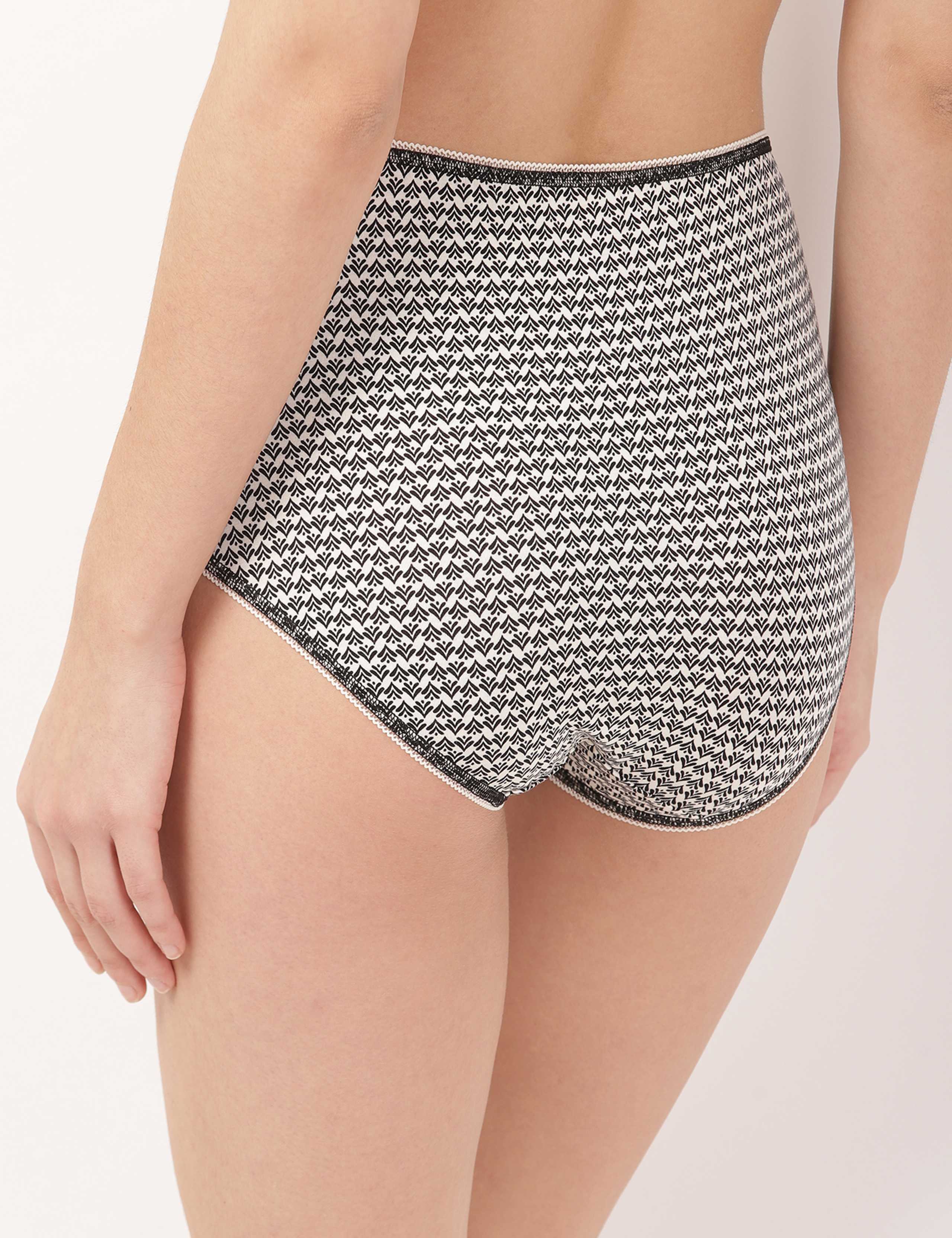 INT 3PK Geo Mono Full Brief 3 of 4