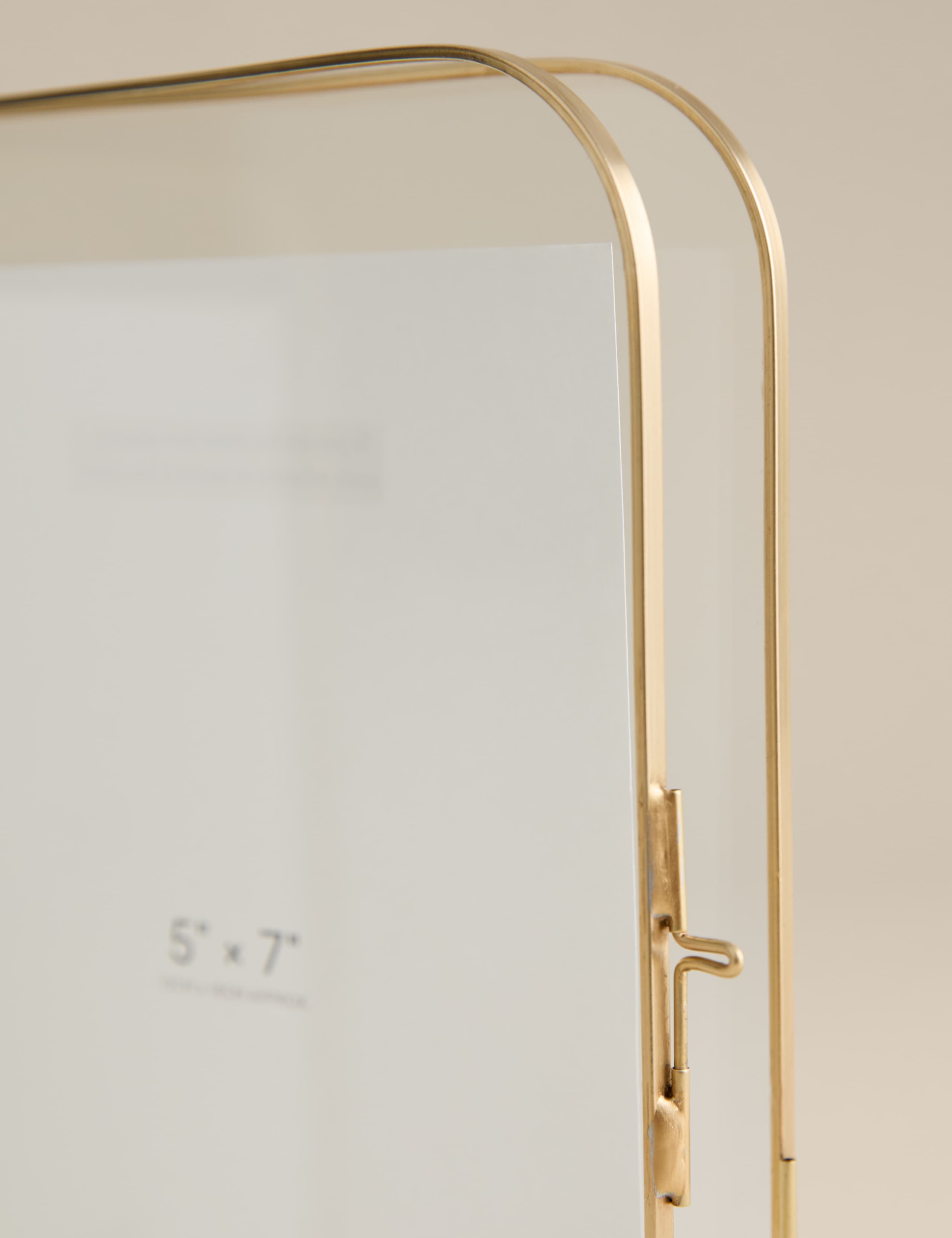 Rounded Photo Frame 5x7 inch 2 of 3