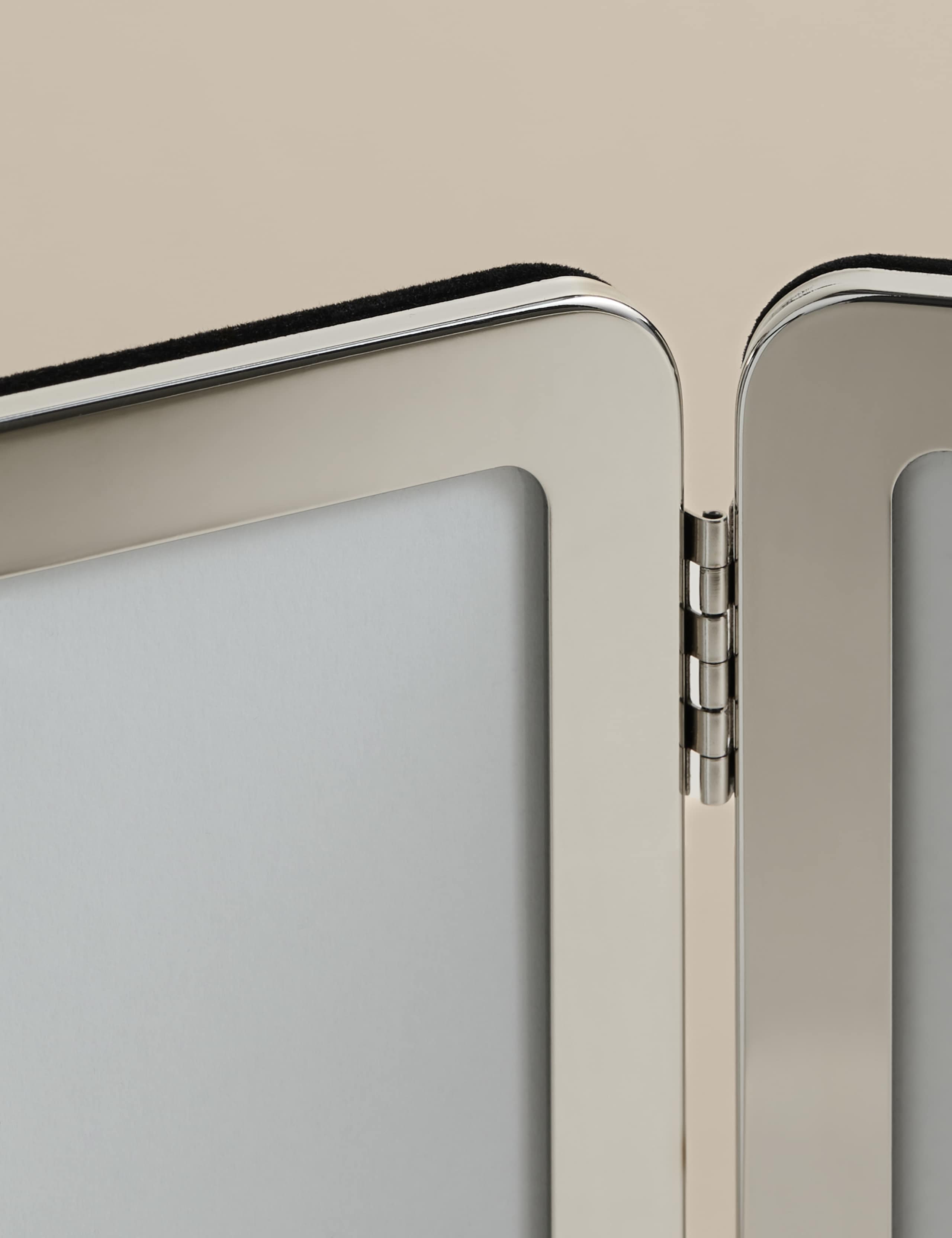 Thick Rounded Triple Photo Frame 4x6 inch 3 of 4