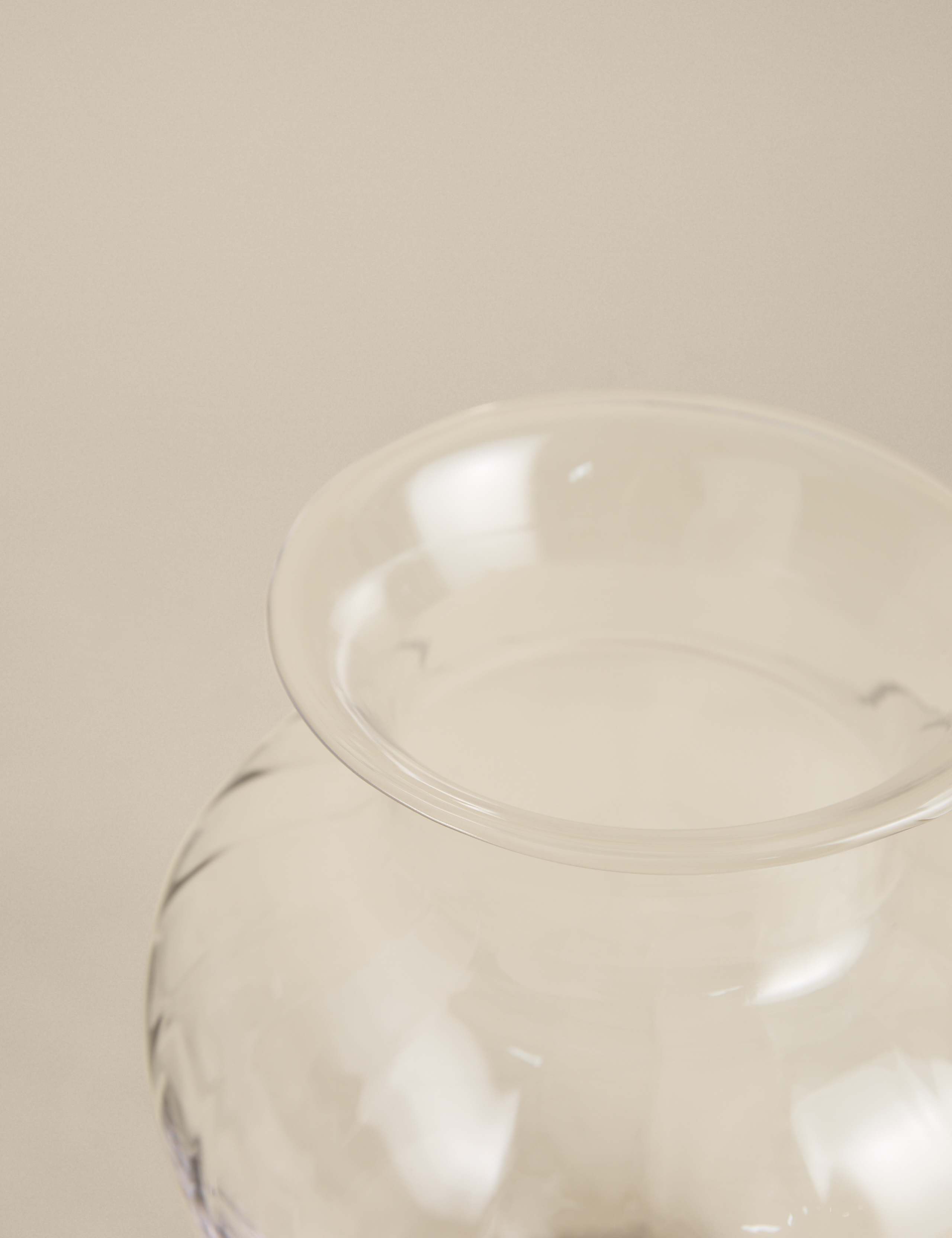 Medium Optic Tulip Vase 2 of 3
