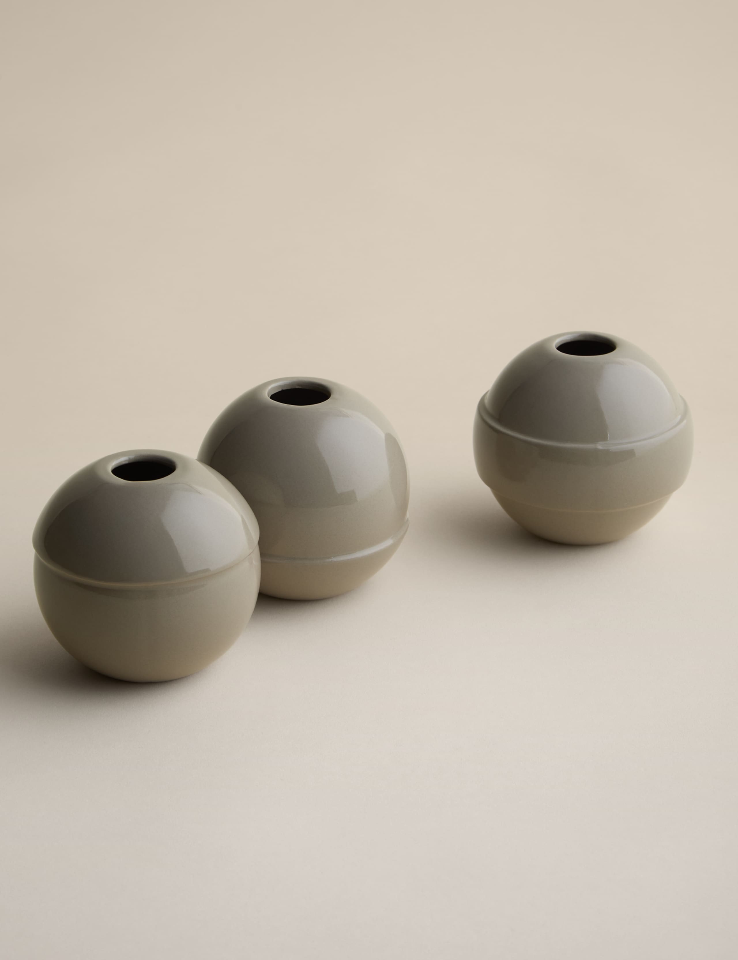 Set of 3 Round Bud Vases 4 of 4