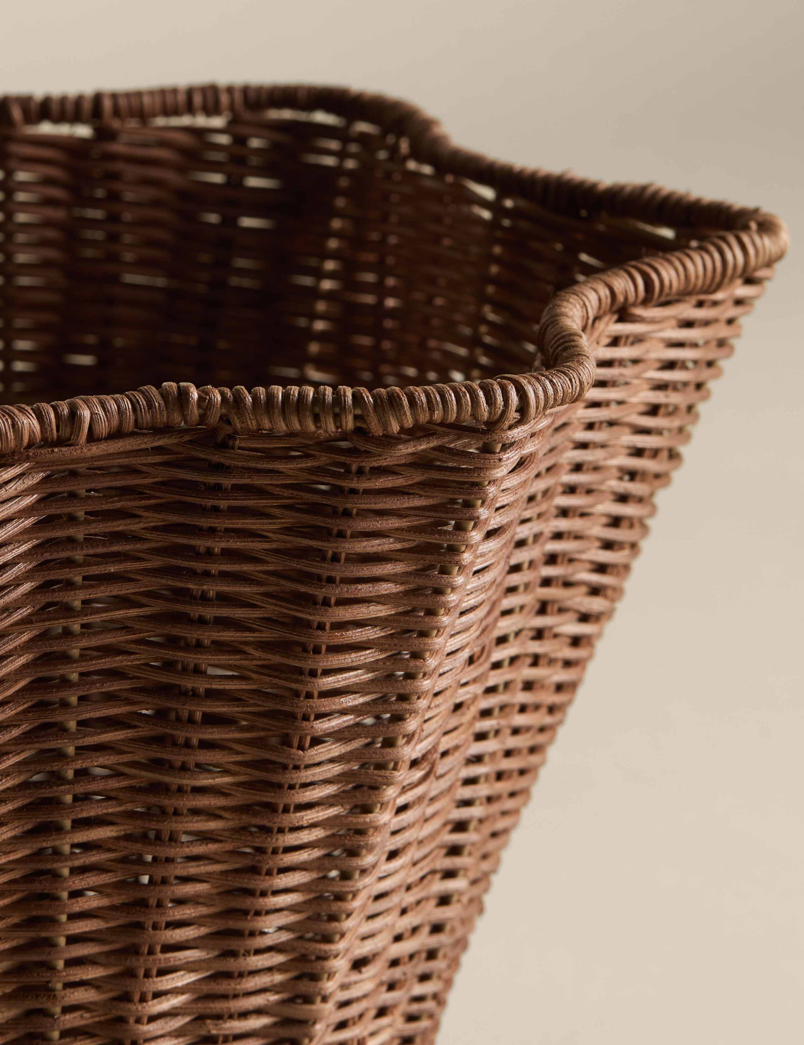 Scallop Rattan Bowl 3 of 6