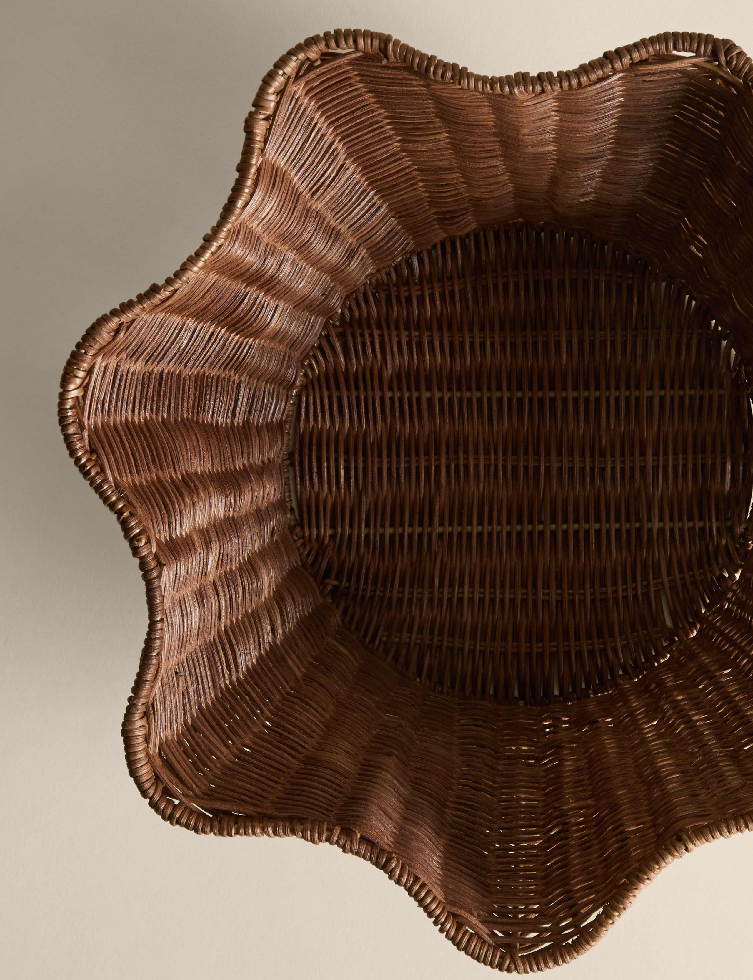 Scallop Rattan Bowl 4 of 6