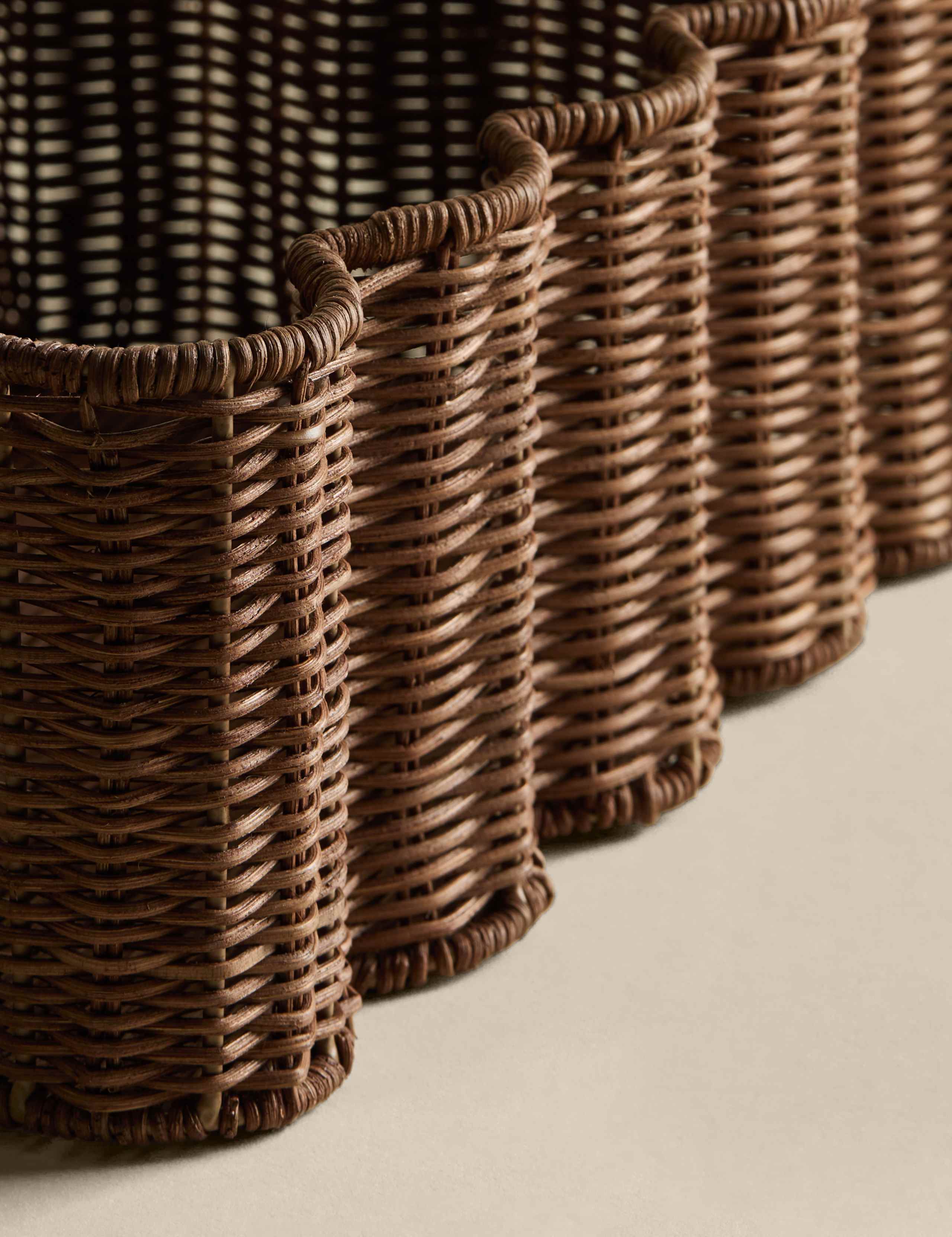Medium Scalloped Rattan Tray 4 of 6