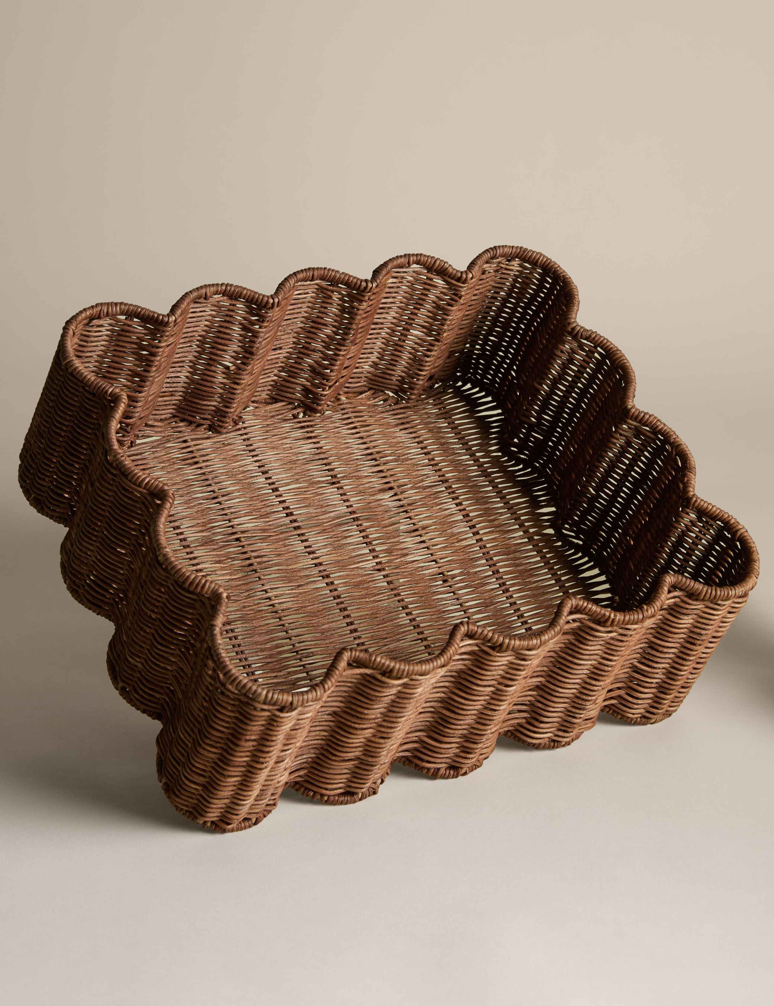 Medium Scalloped Rattan Tray 2 of 6