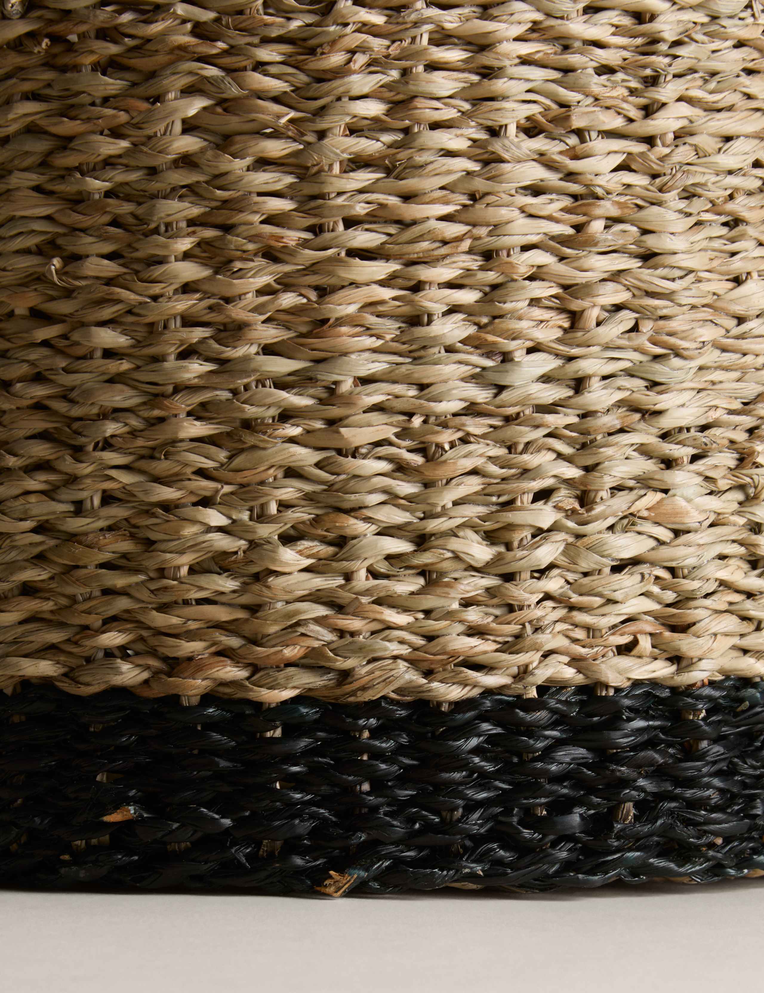 Set of 2 Raffia & Seagrass Contrast Baskets 6 of 6