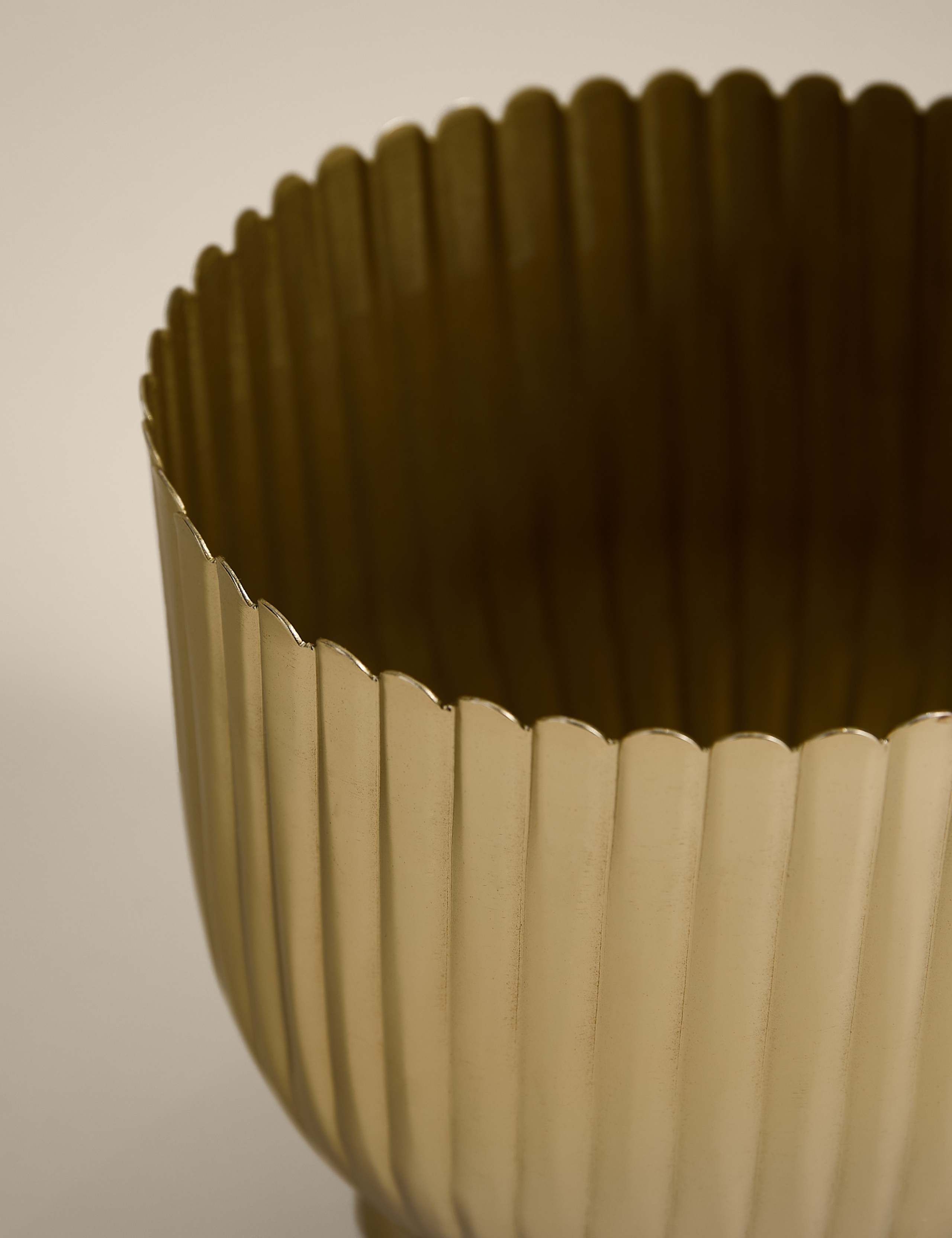 Scallop Metal Planter 3 of 3