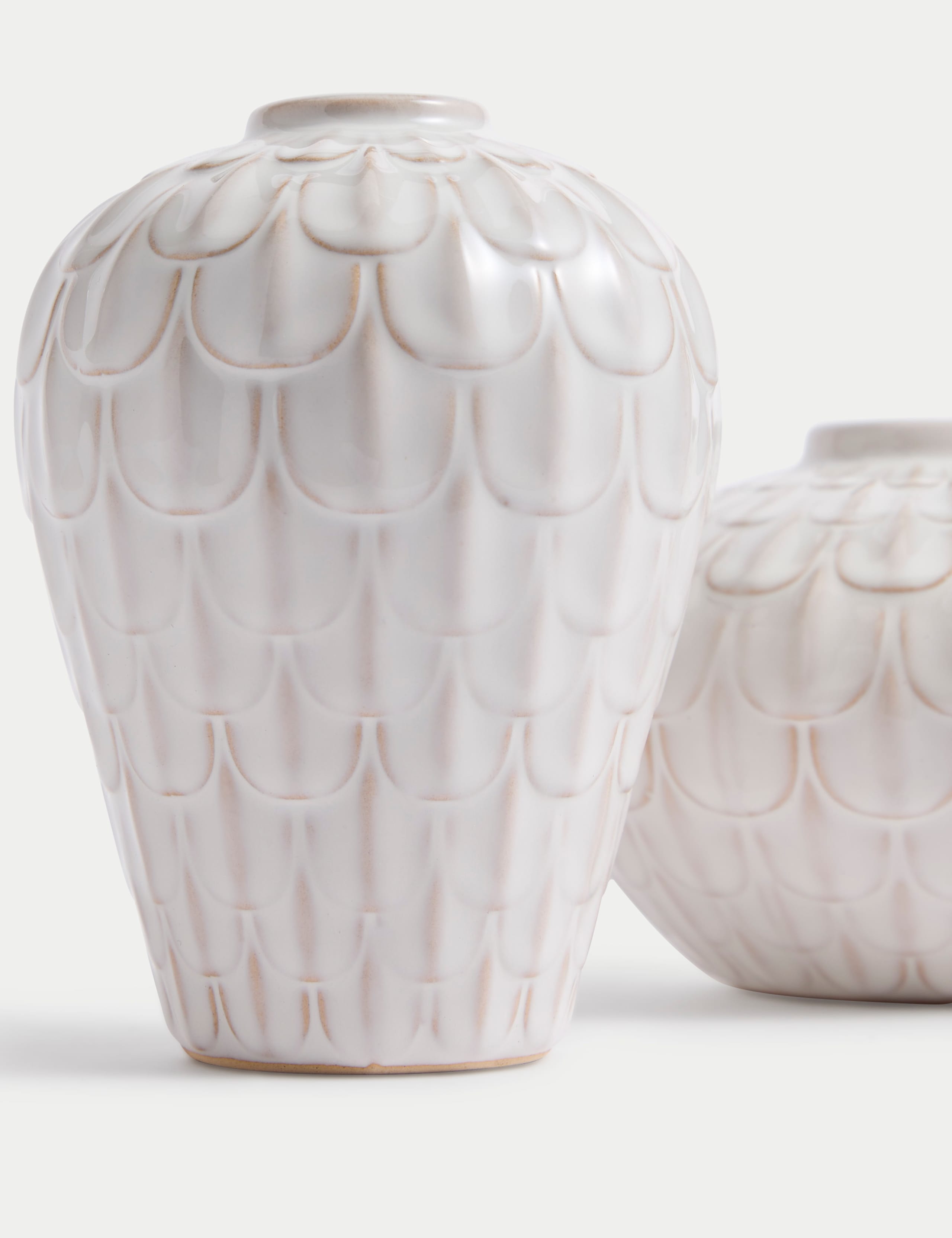 Set of 2 Mini Scallop Ceramic Vases 2 of 4