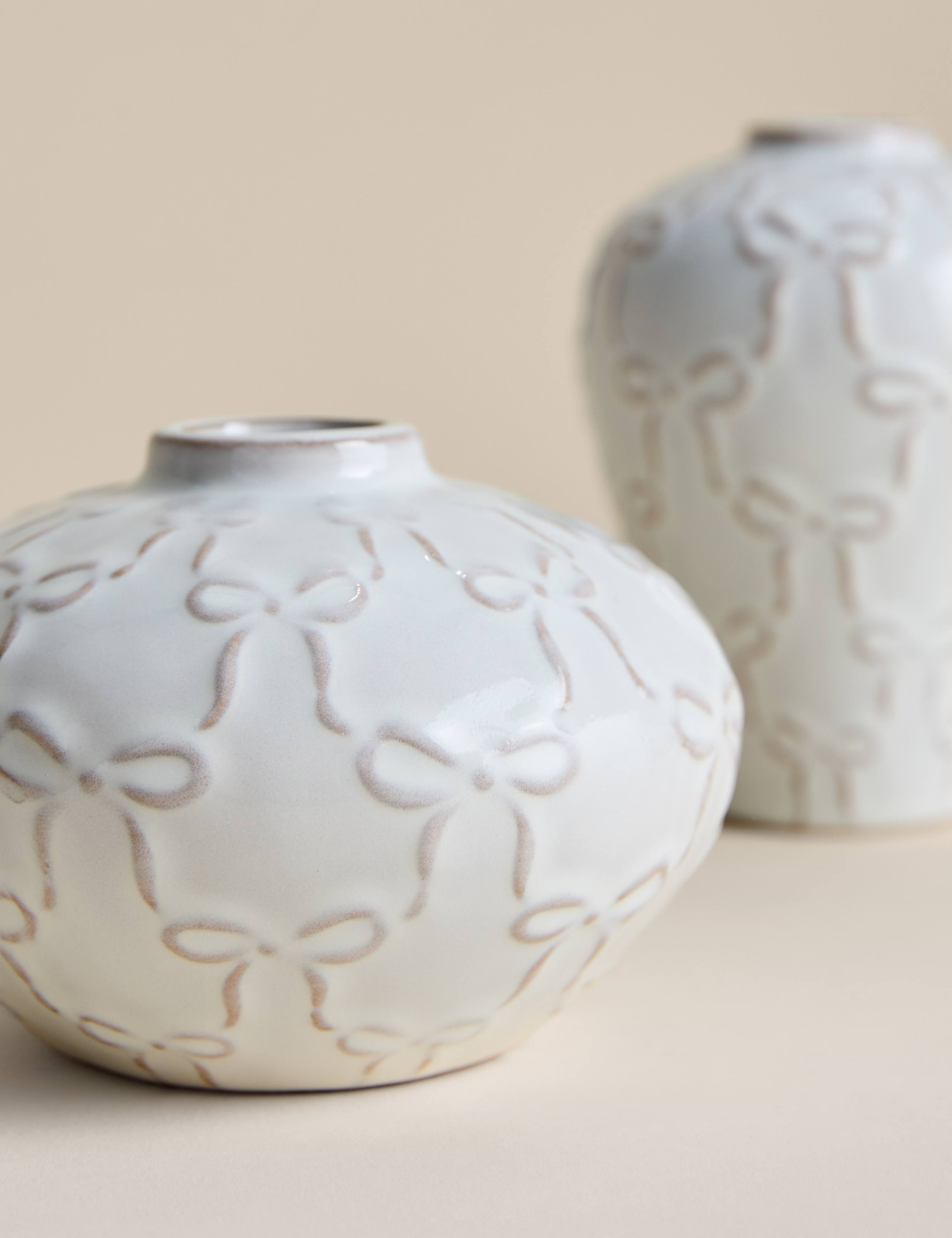 Set of 2 Mini Ceramic Bow Vases 2 of 4