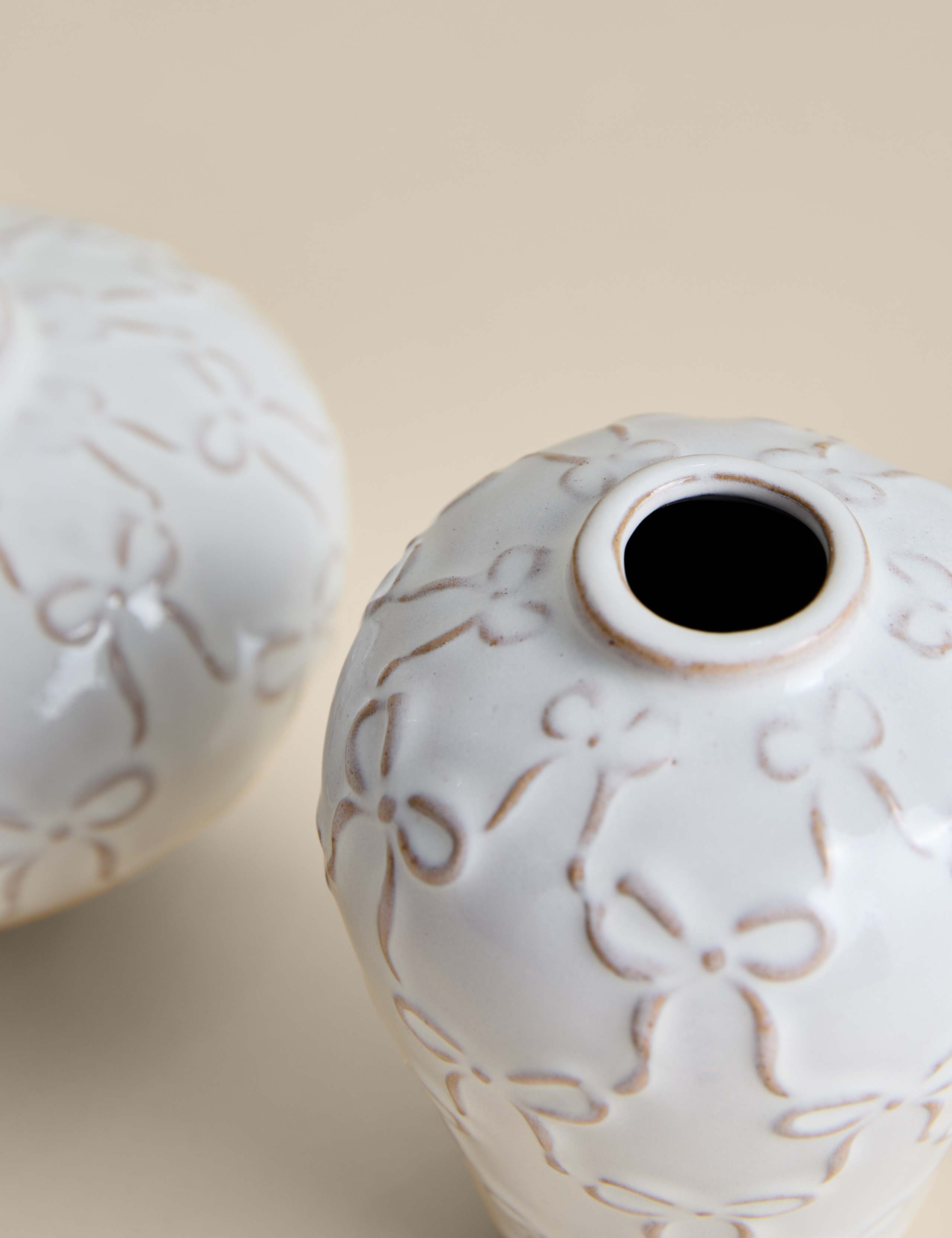 Set of 2 Mini Ceramic Bow Vases 3 of 4