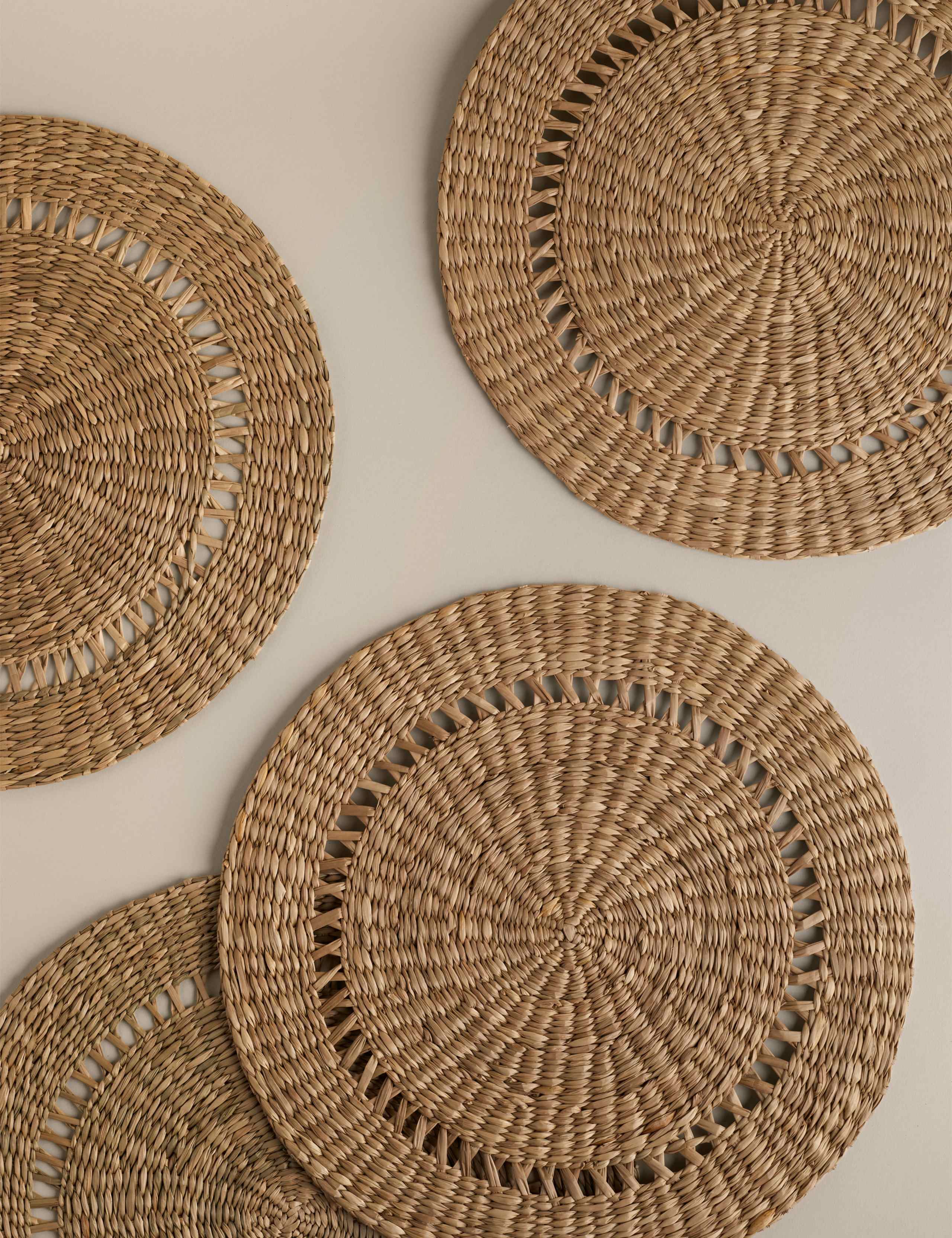 Set of 4 Seagrass Placemats 2 of 3