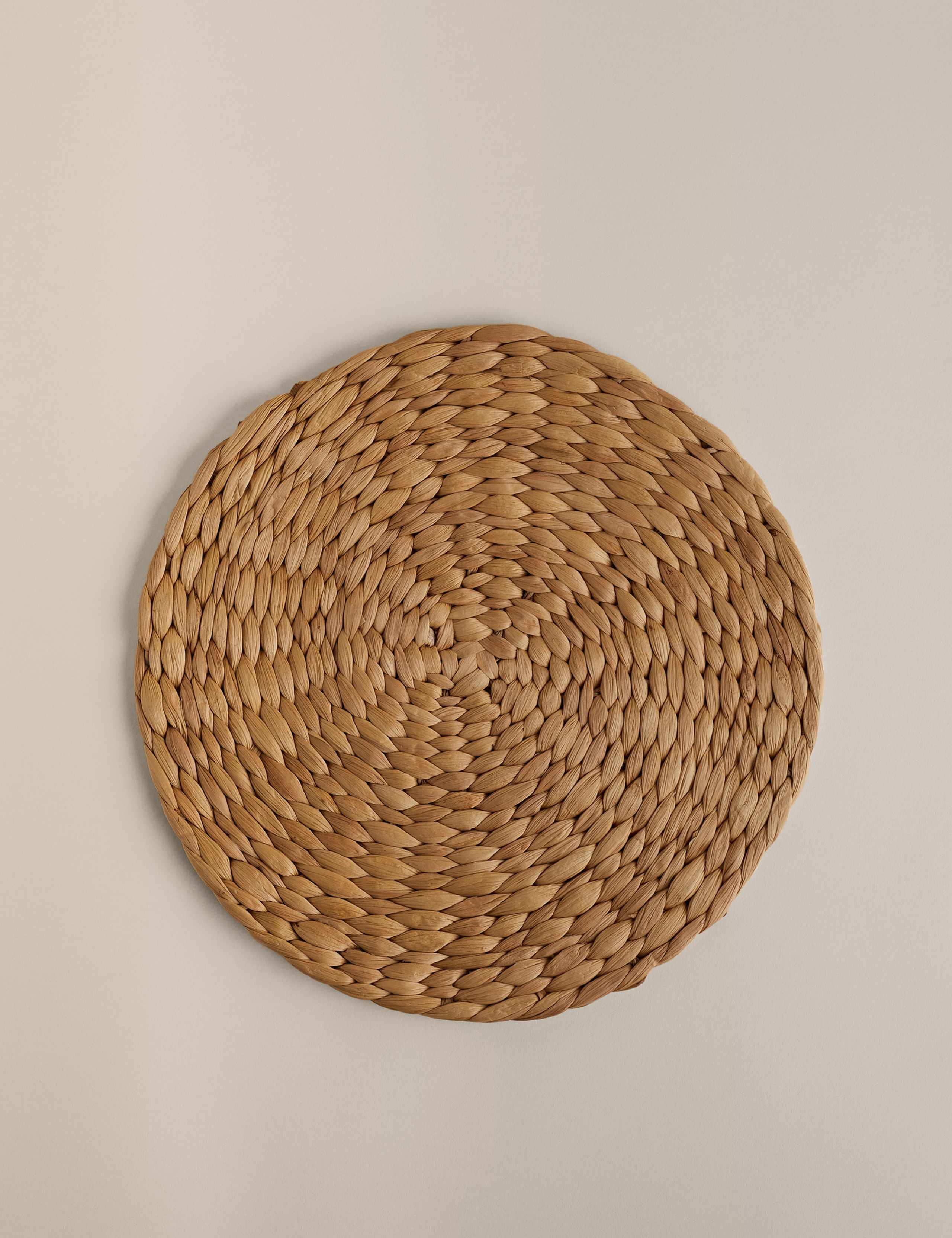 Set of 4 Natural Water Hyacinth Placemats 2 of 5