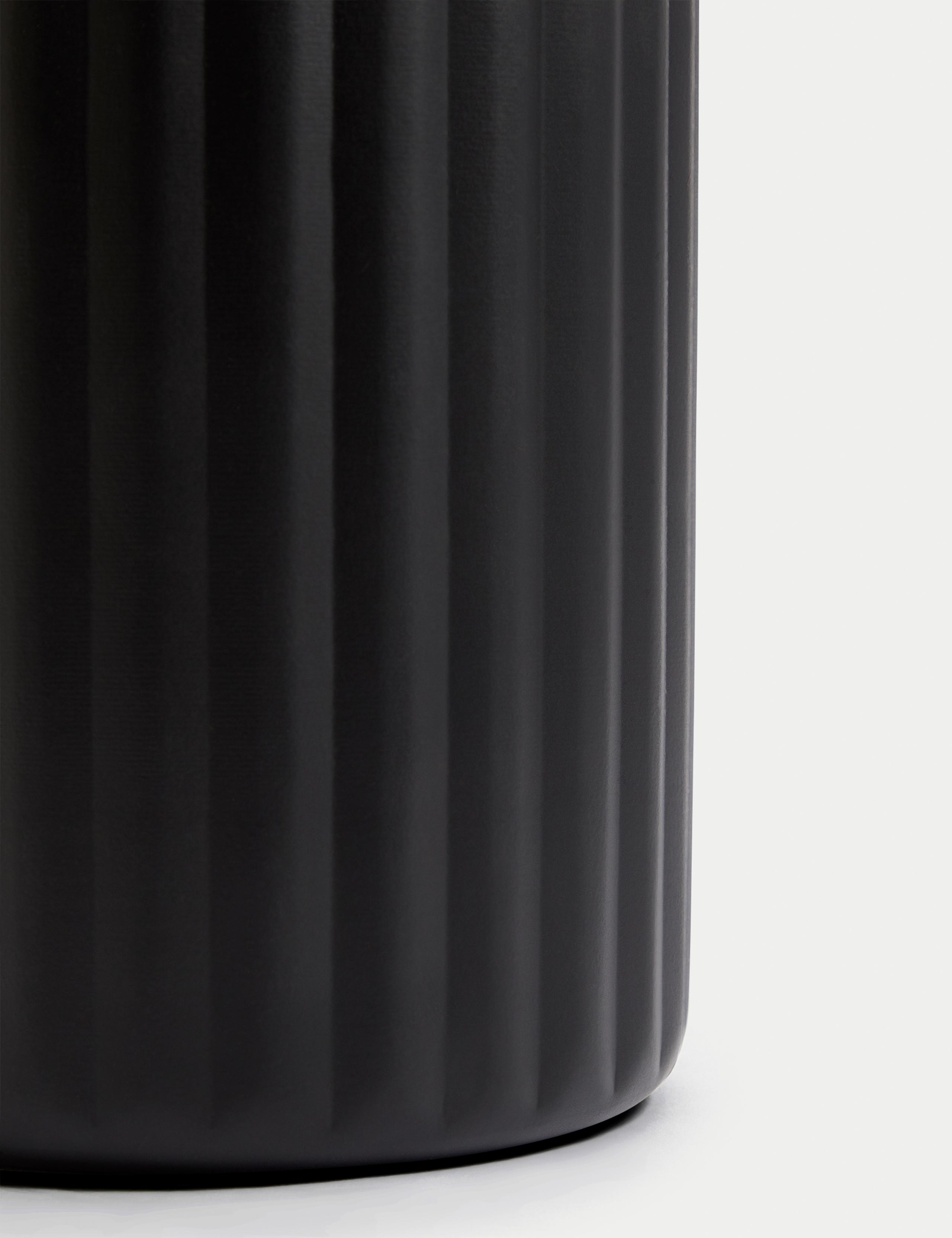 Ribbed Utensil Holder 3 of 4