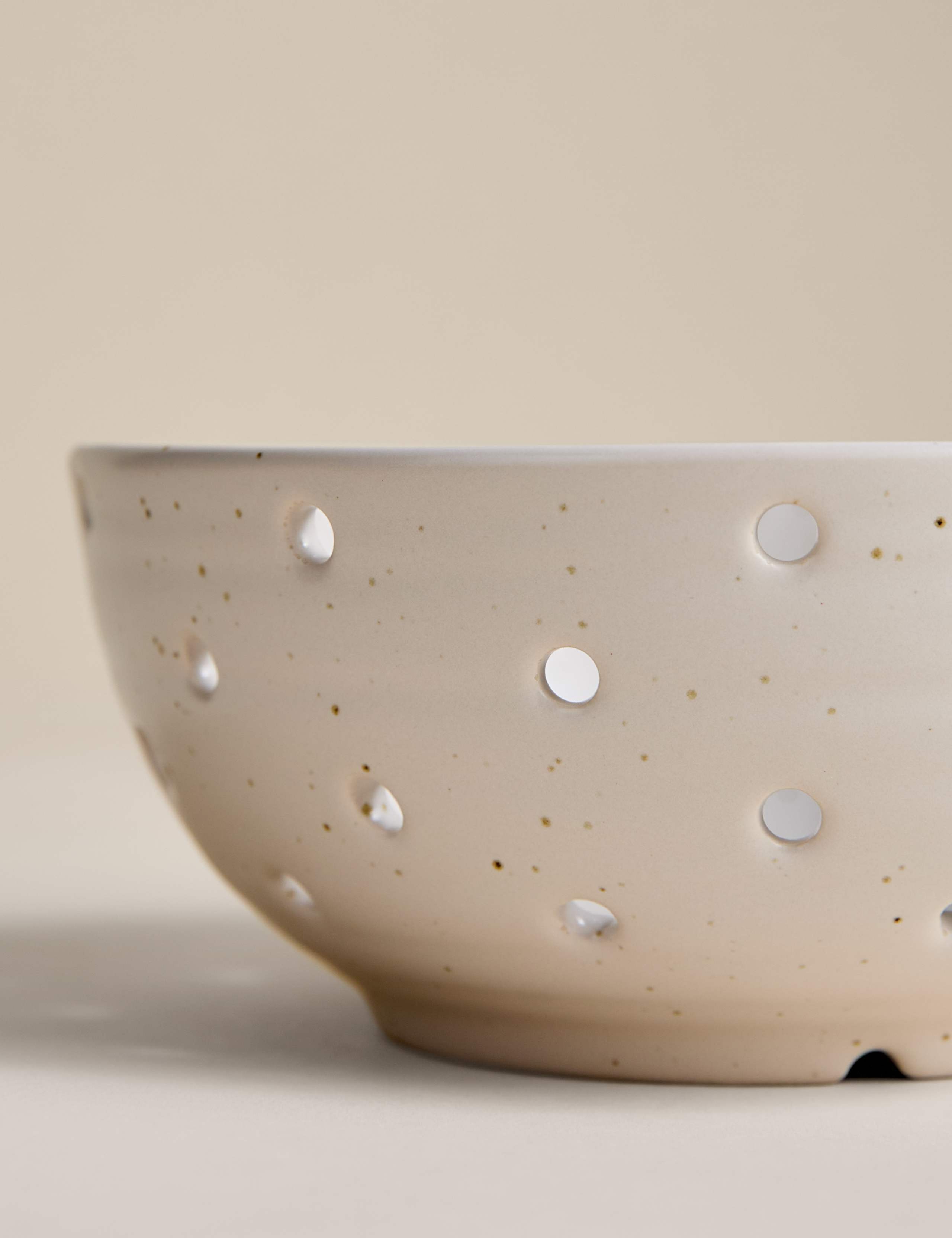 Medium Berry Colander 2 of 5