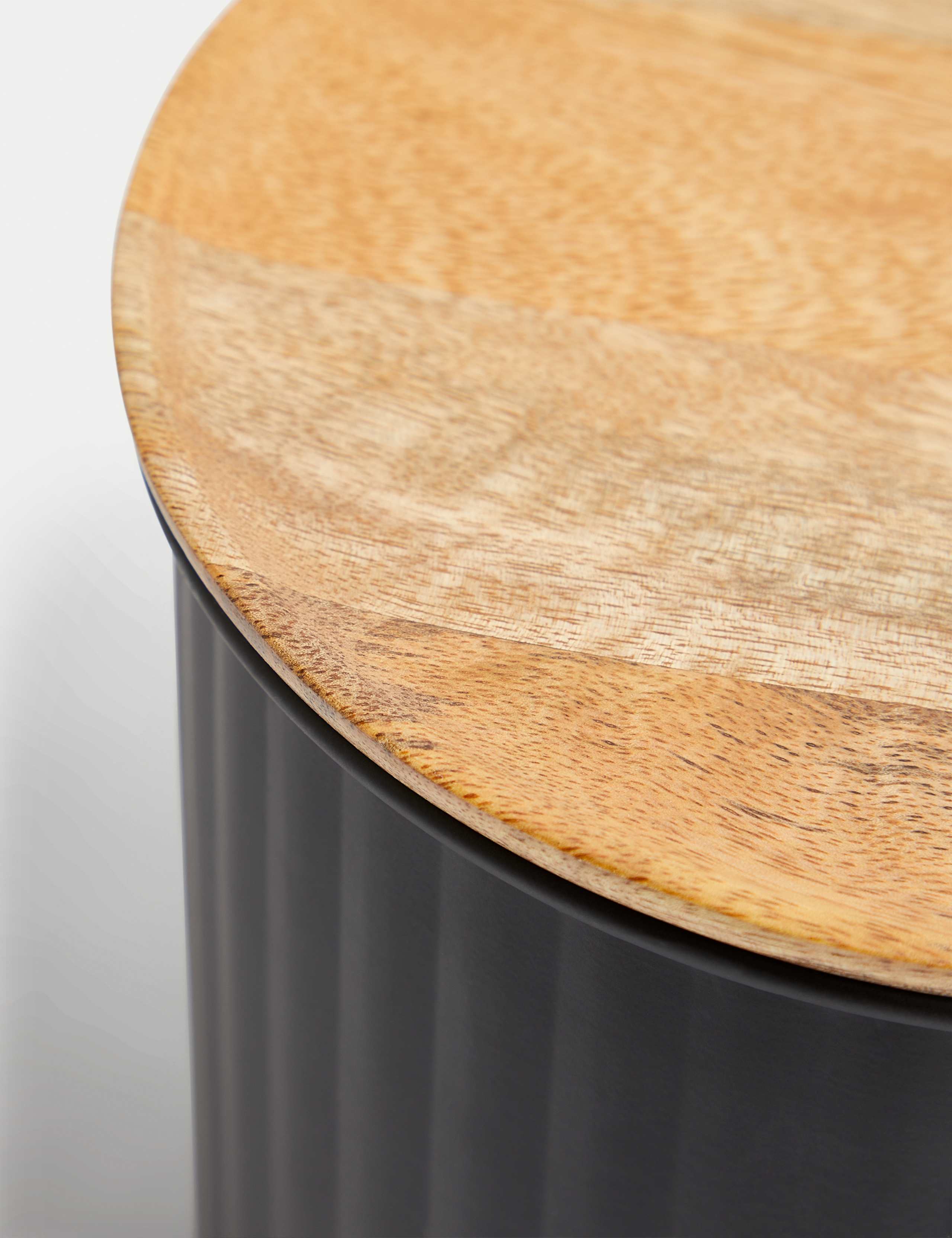 Ribbed Biscuit Tin 3 of 4