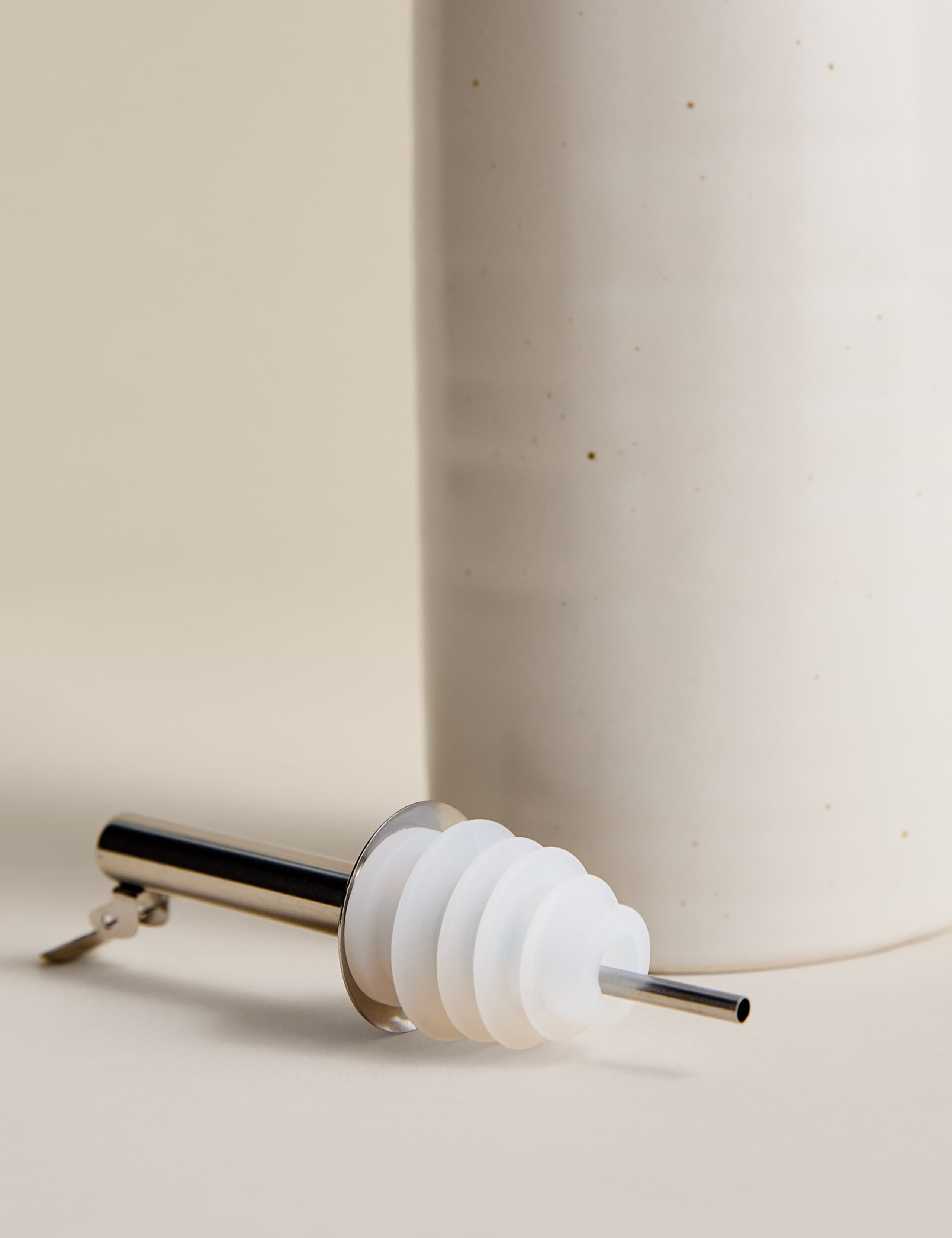 Ceramic Oil & Vinegar Pourer 580ml 2 of 3