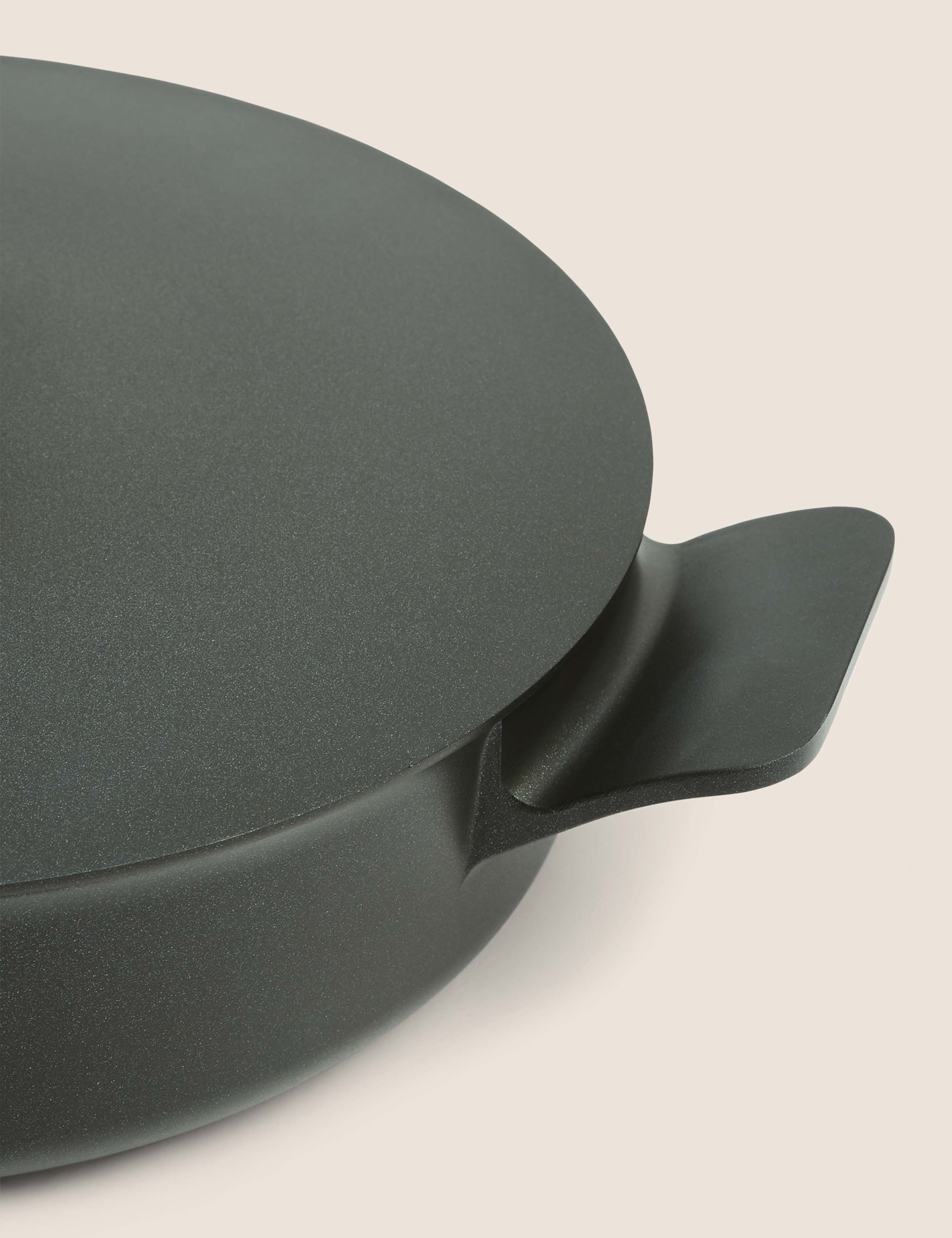 Cast Aluminium 4.5L Casserole Dish 4 of 6