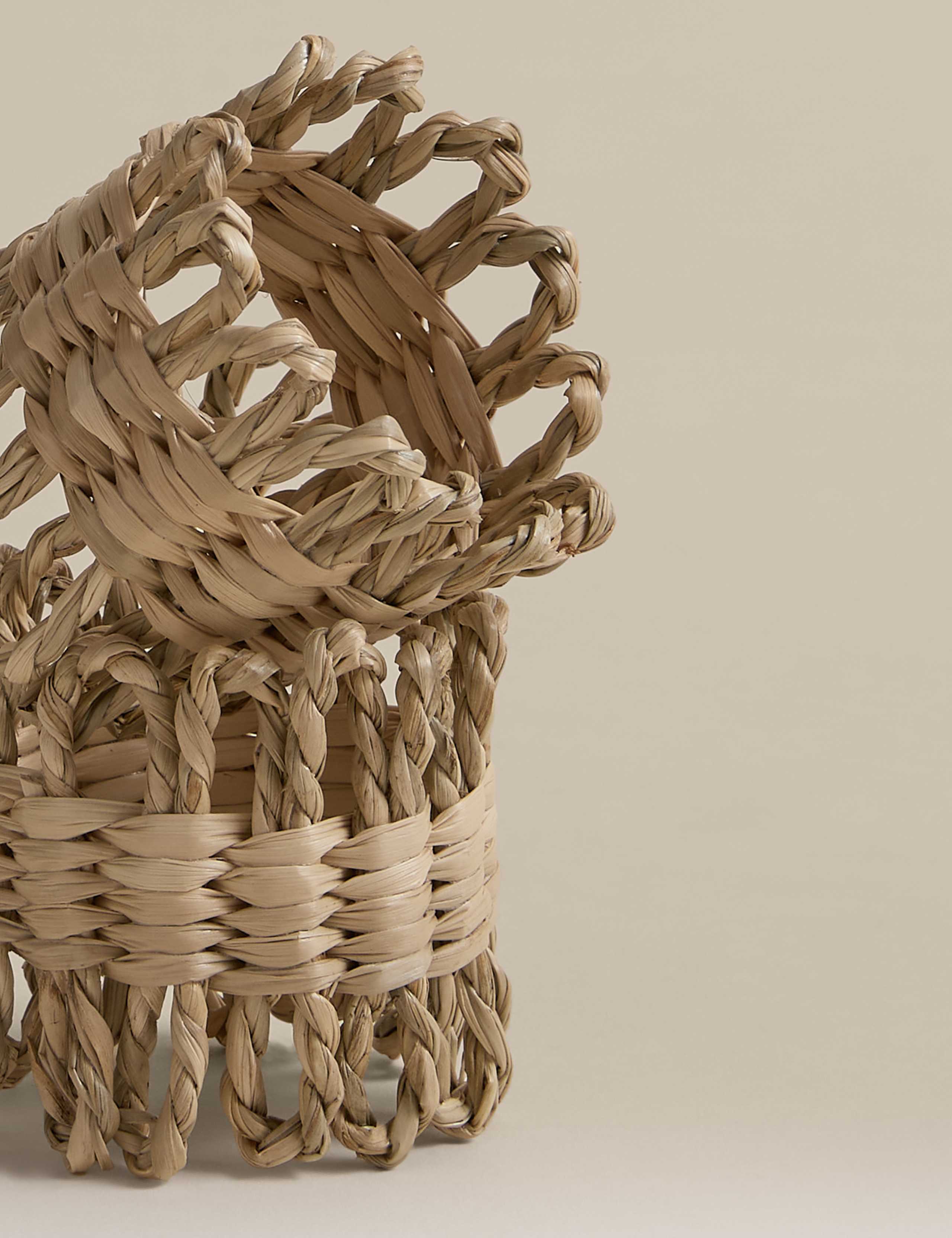 4 Pack Rattan Flower Napkin Rings 3 of 3