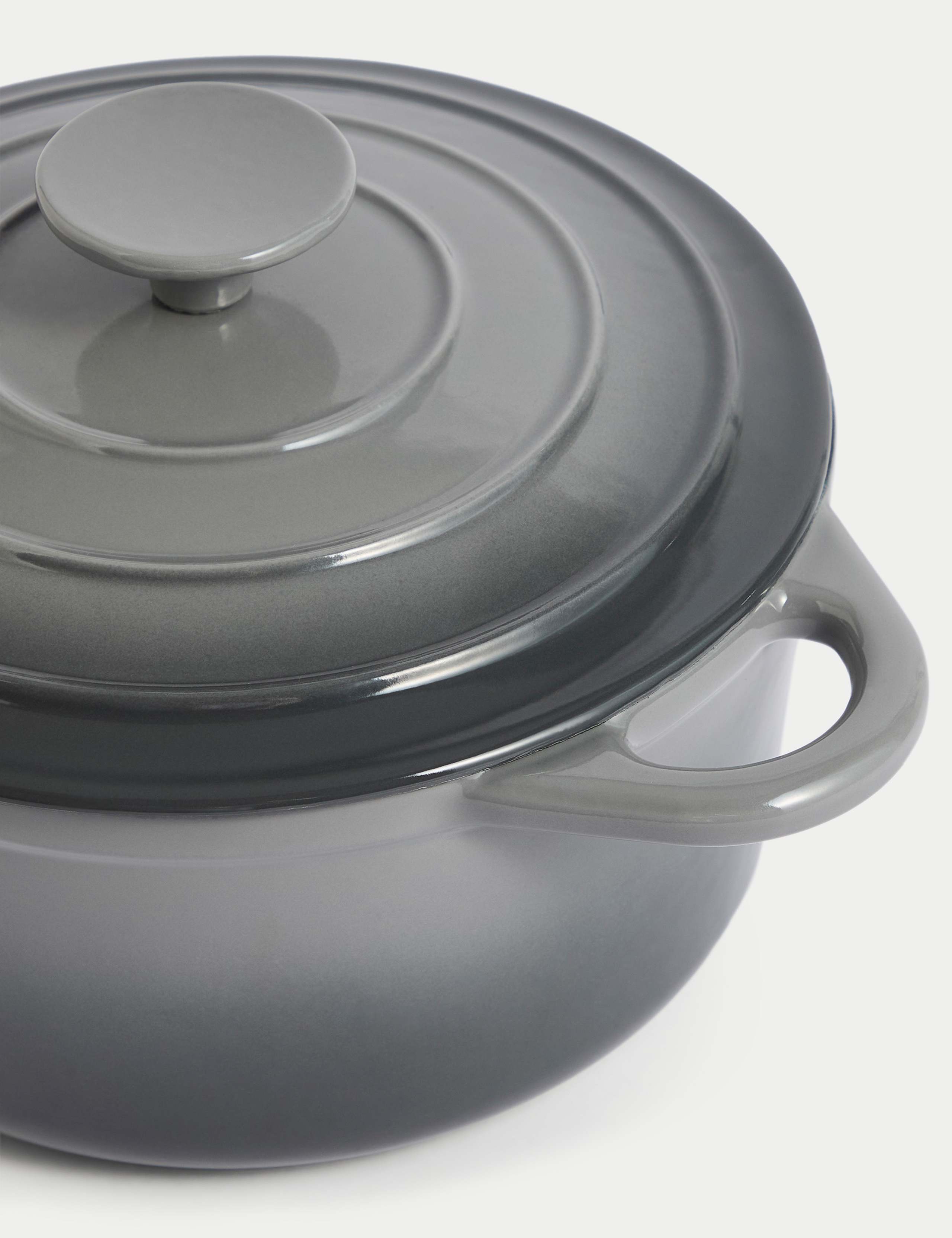 Cast Iron Medium Casserole Dish 2 of 3