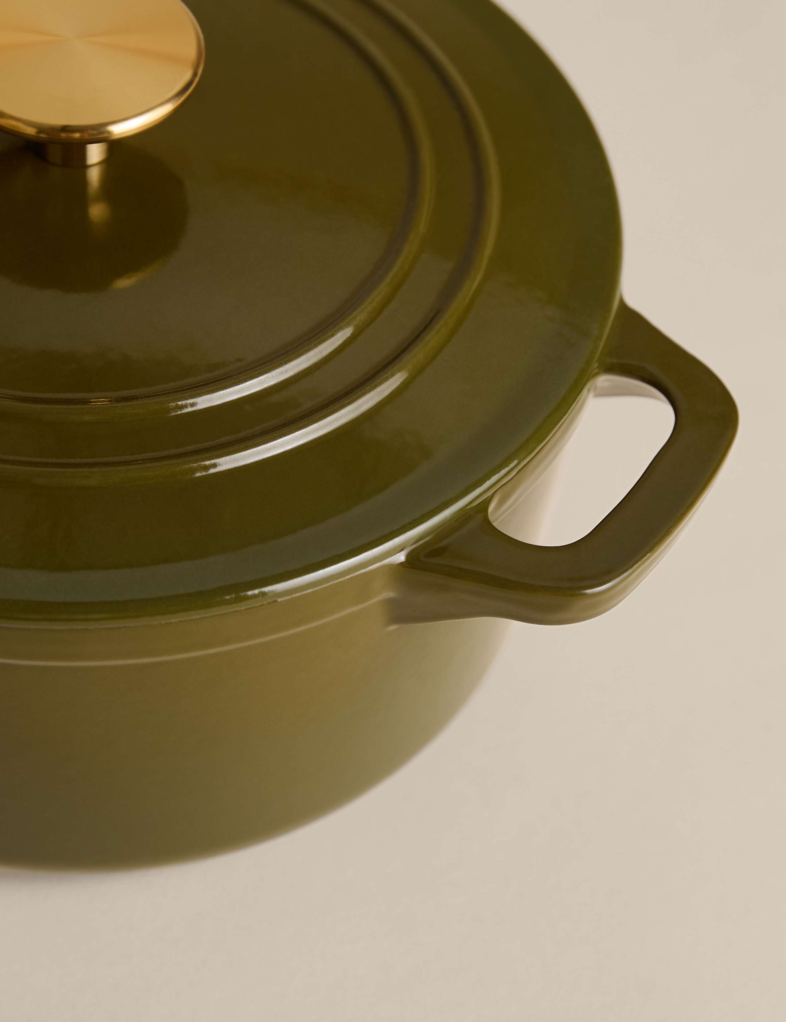 Cast Iron 2.6L Casserole Dish 2 of 3