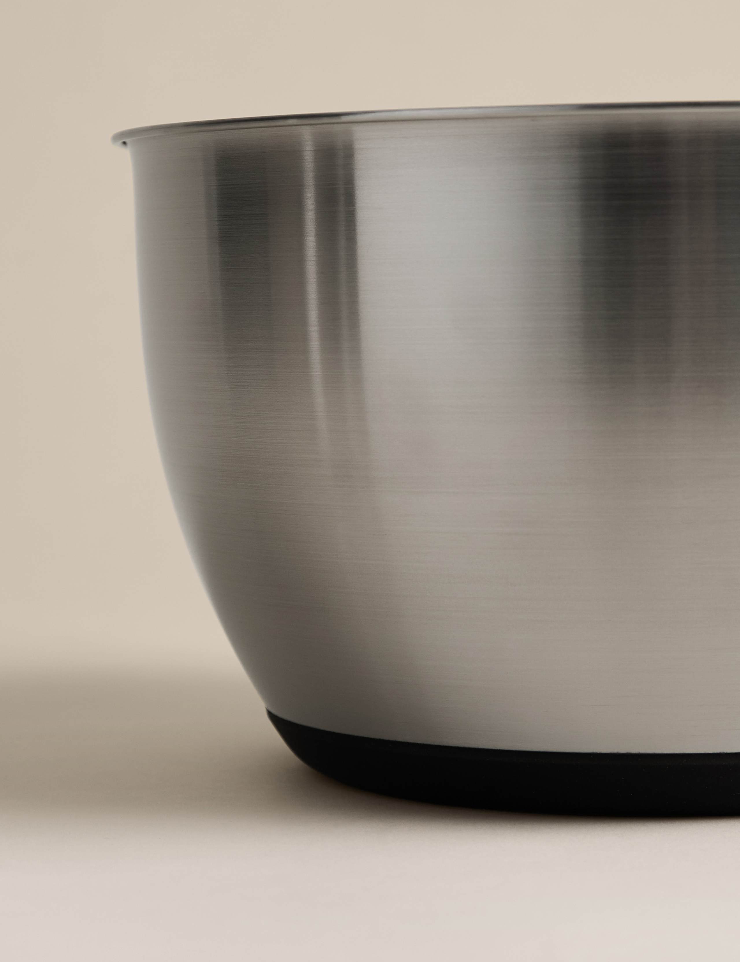 Set of 2 Stainless Steel Mixing Bowls 3 of 4