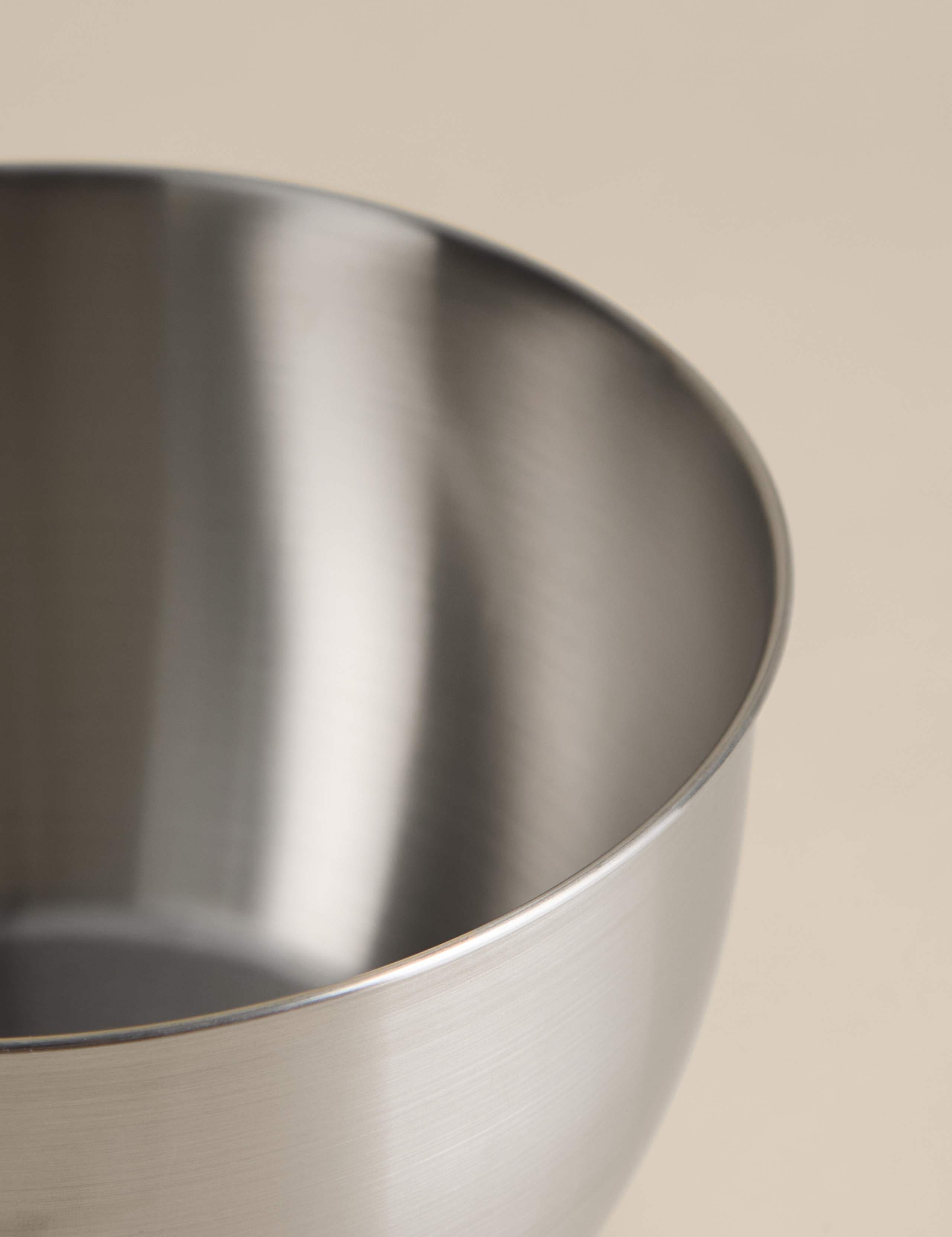 Set of 2 Stainless Steel Mixing Bowls 4 of 4