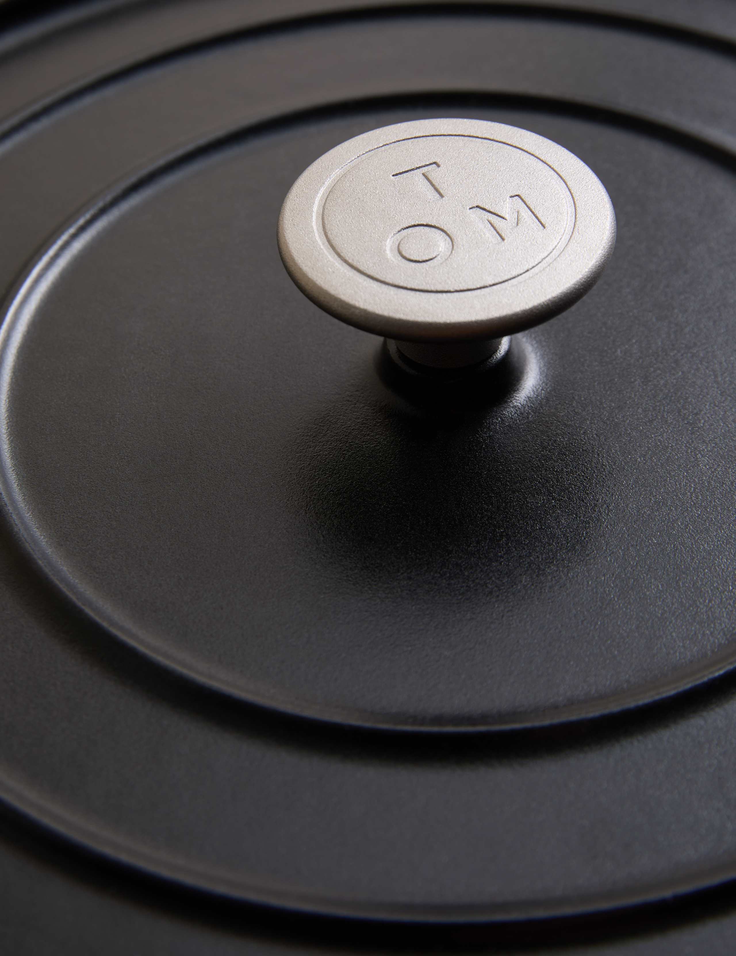 Cast Iron Shallow Black Casserole Dish 3 of 8